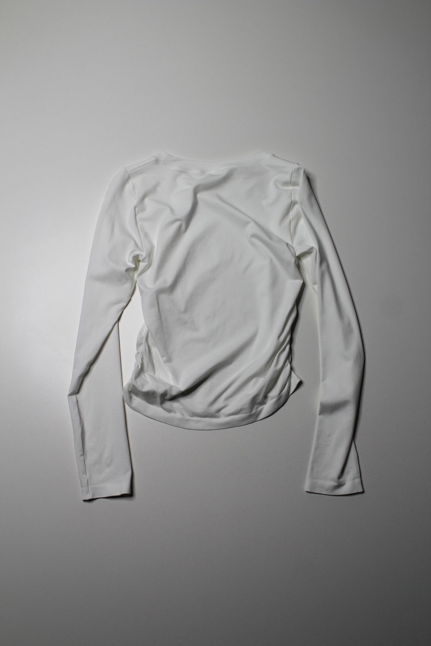 Aritzia seamless white long sleeve, size medium