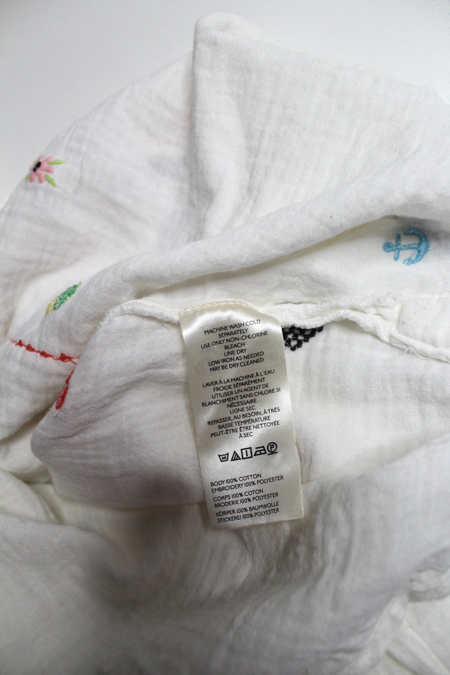 Anthropologie Pilcro white embroidered icon flowers button down long sleeve, size small