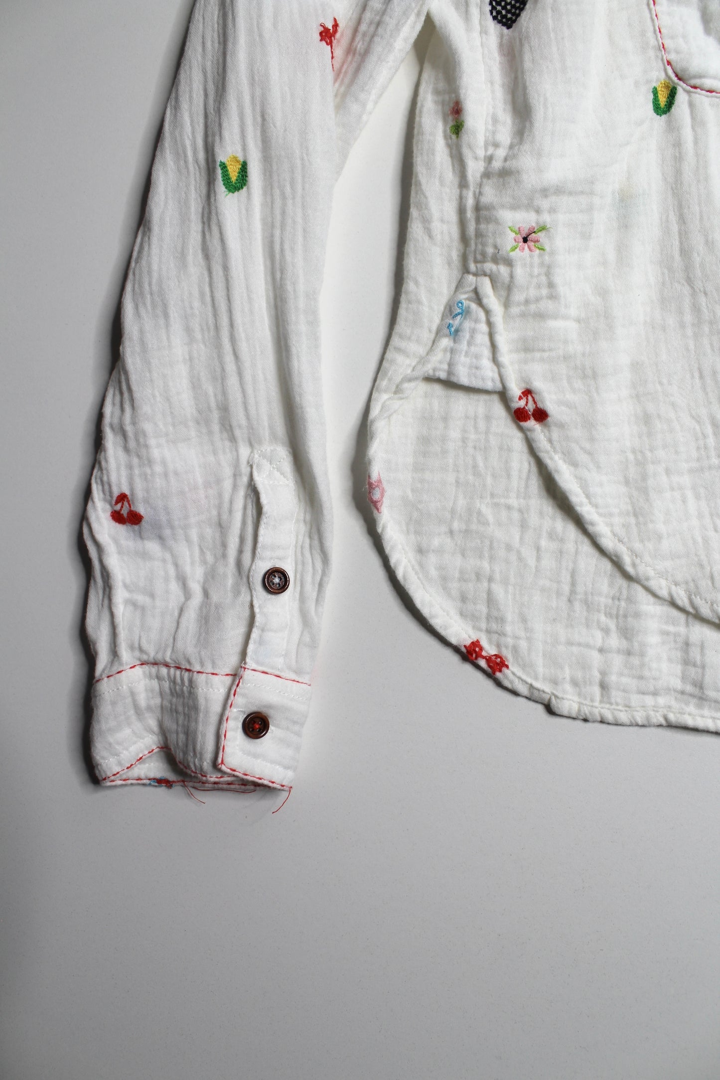 Anthropologie Pilcro white embroidered icon flowers button down long sleeve, size small