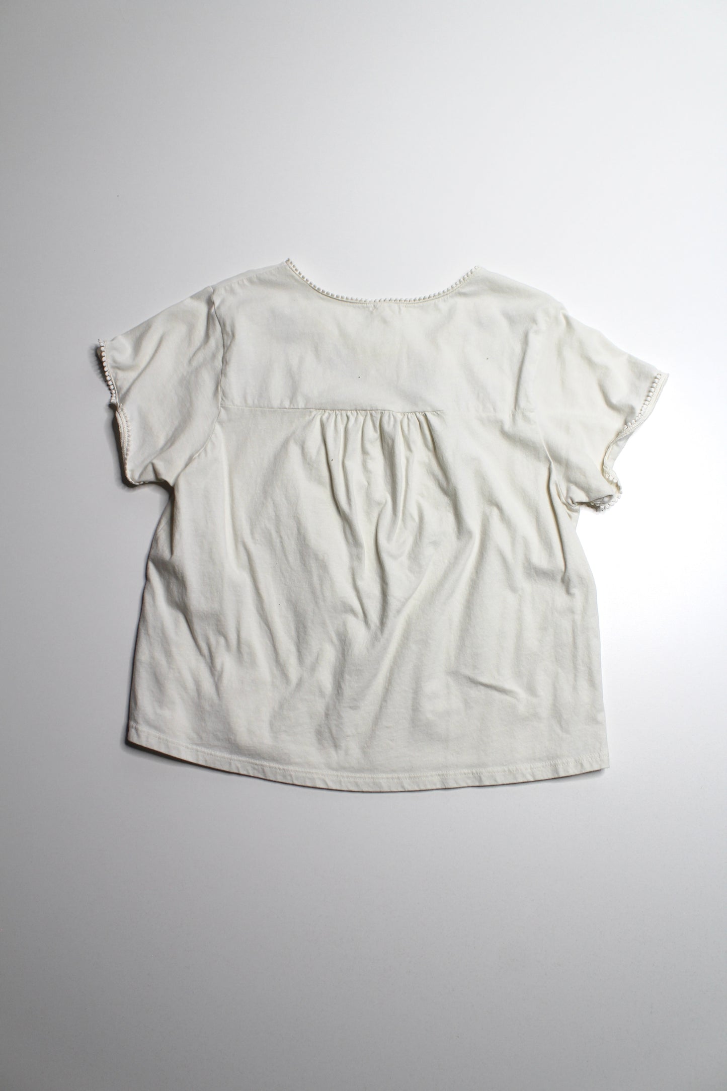 Anthropologie Tiny cream fern embroidered flowers short sleeve, size xs (relaxed fit)