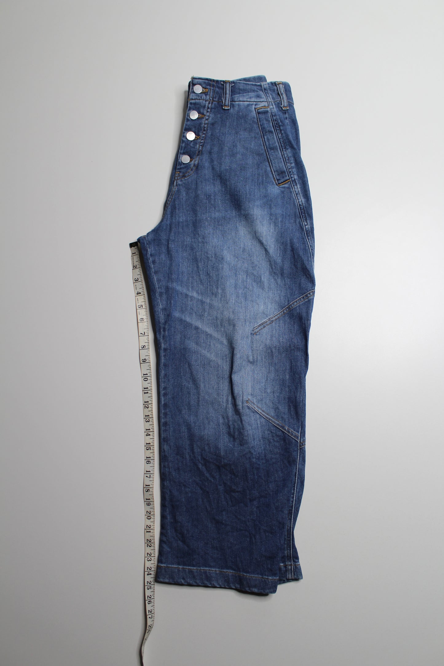Anthropologie Pilcro barrel leg jeans, size 27