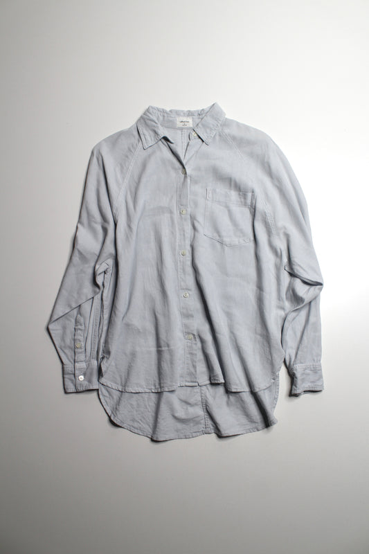 Aritzia Wilfred Free light blue button down long sleeve, size xs (oversized fit)