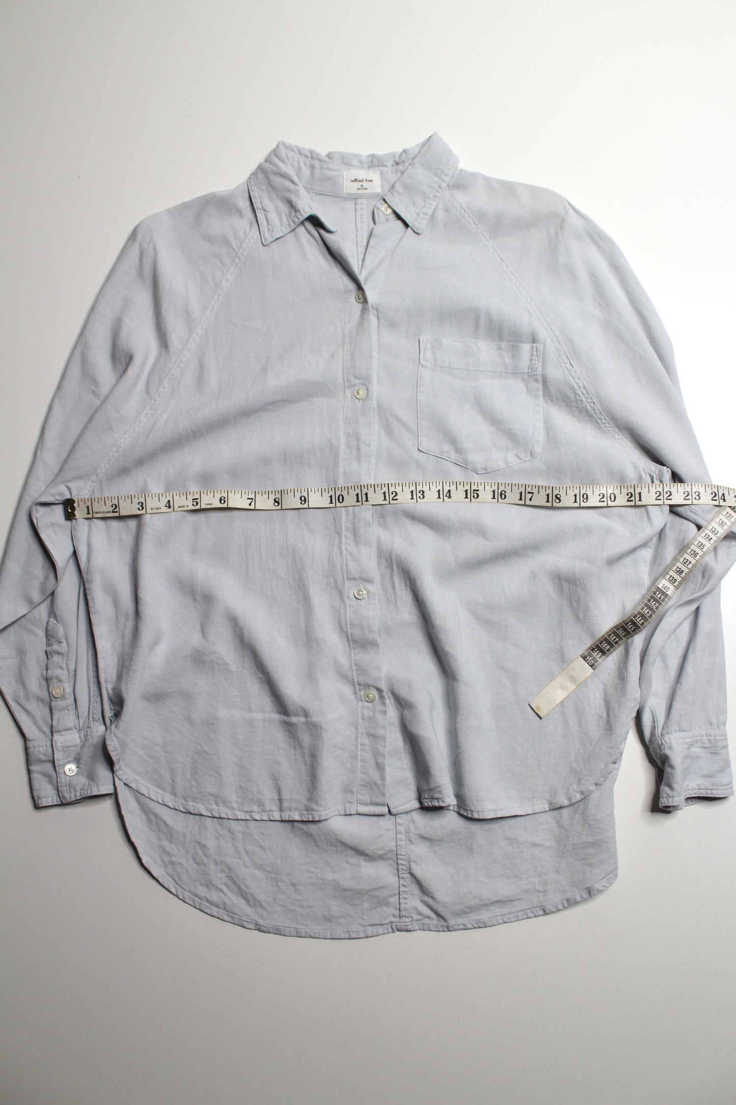 Aritzia Wilfred Free light blue button down long sleeve, size xs (oversized fit)
