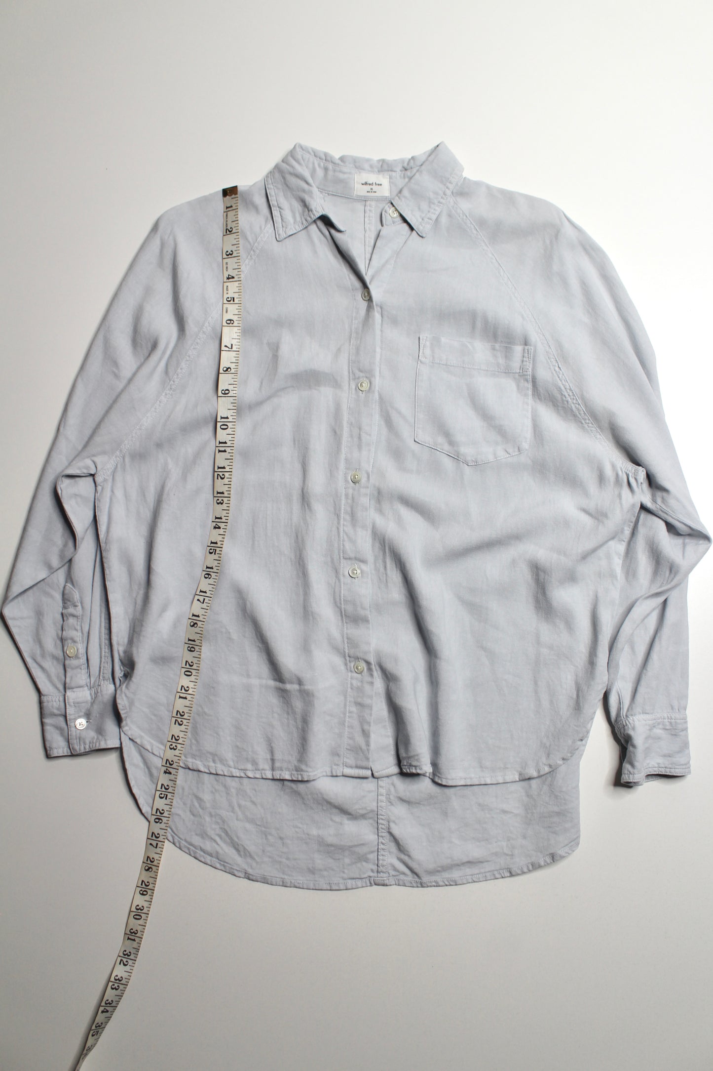 Aritzia Wilfred Free light blue button down long sleeve, size xs (oversized fit)