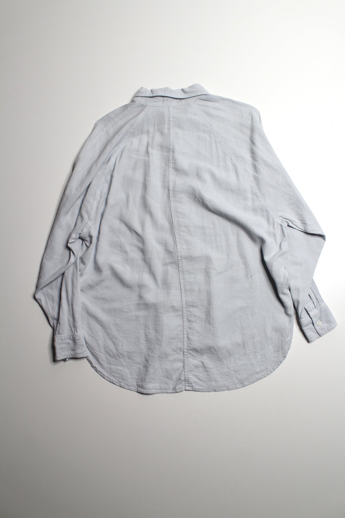 Aritzia Wilfred Free light blue button down long sleeve, size xs (oversized fit)