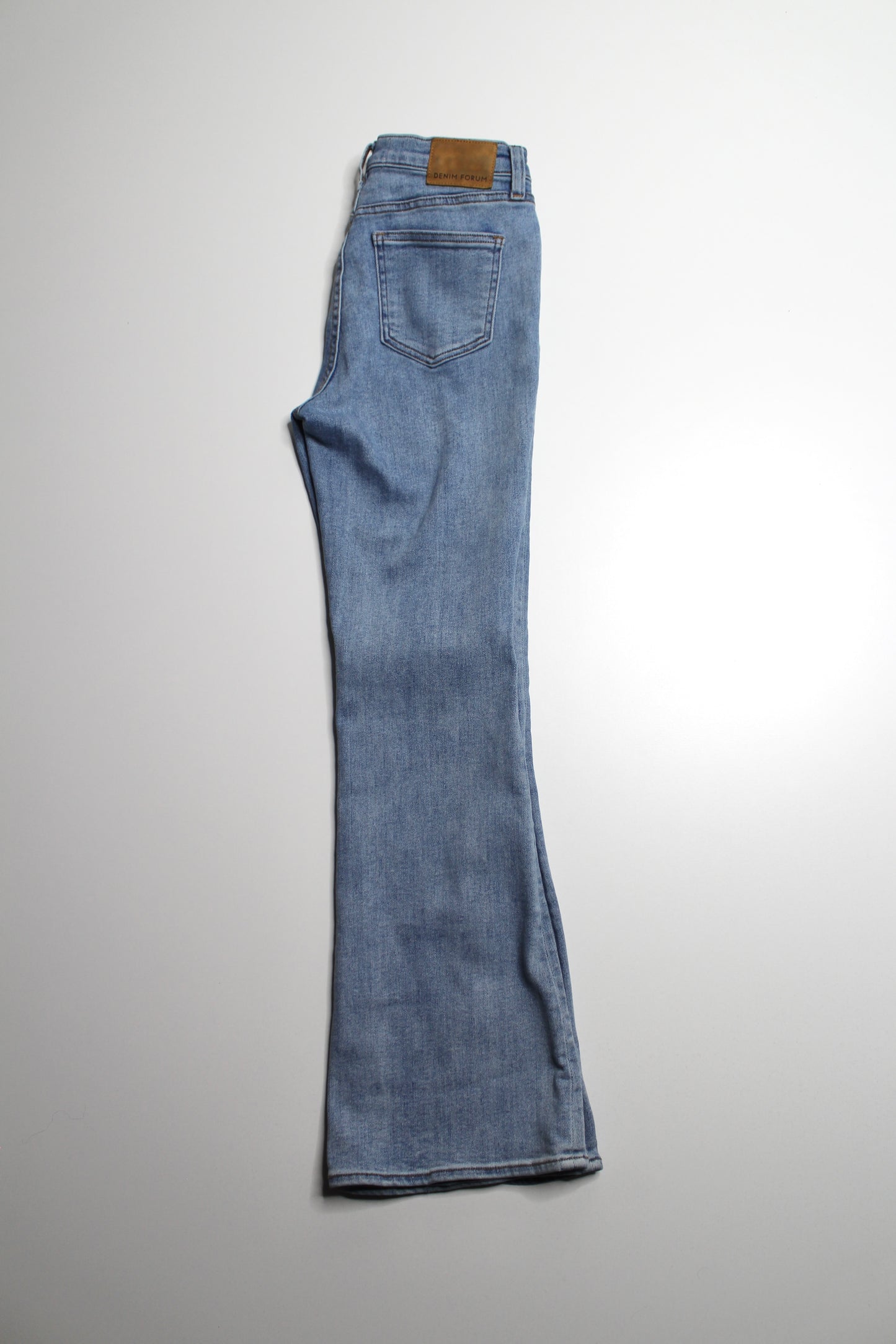 Aritzia Denim Forum 'donna mid rise flare' jeans, size 28 (30L)