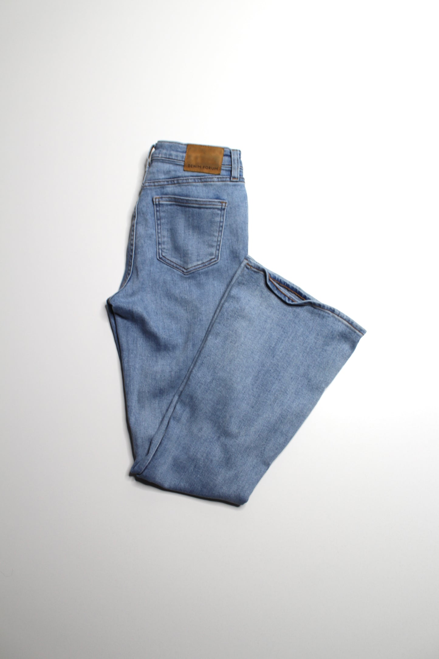 Aritzia Denim Forum 'donna mid rise flare' jeans, size 28 (30L)