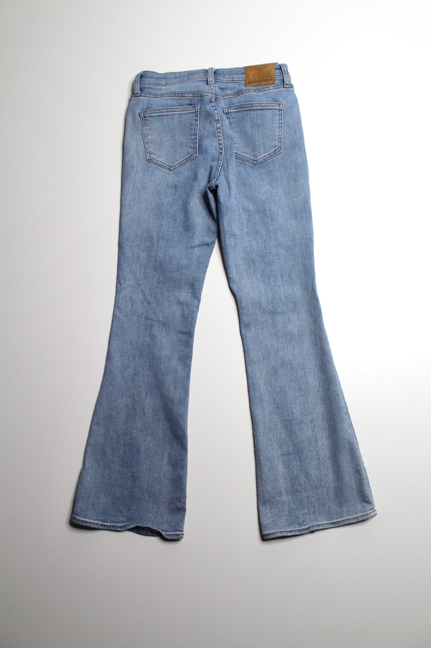 Aritzia Denim Forum 'donna mid rise flare' jeans, size 28 (30L)