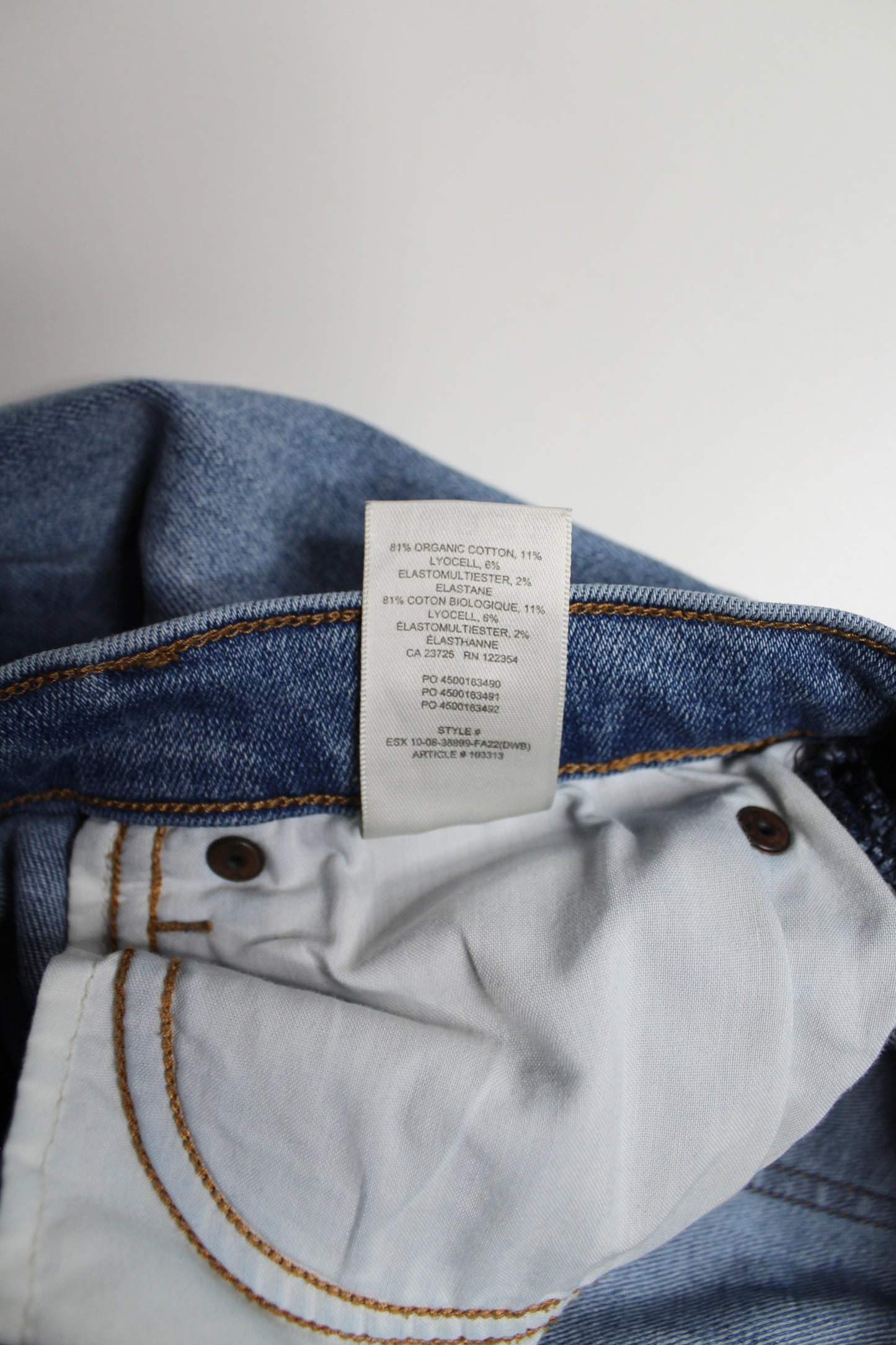 Aritzia Denim Forum 'donna mid rise flare' jeans, size 28 (30L)