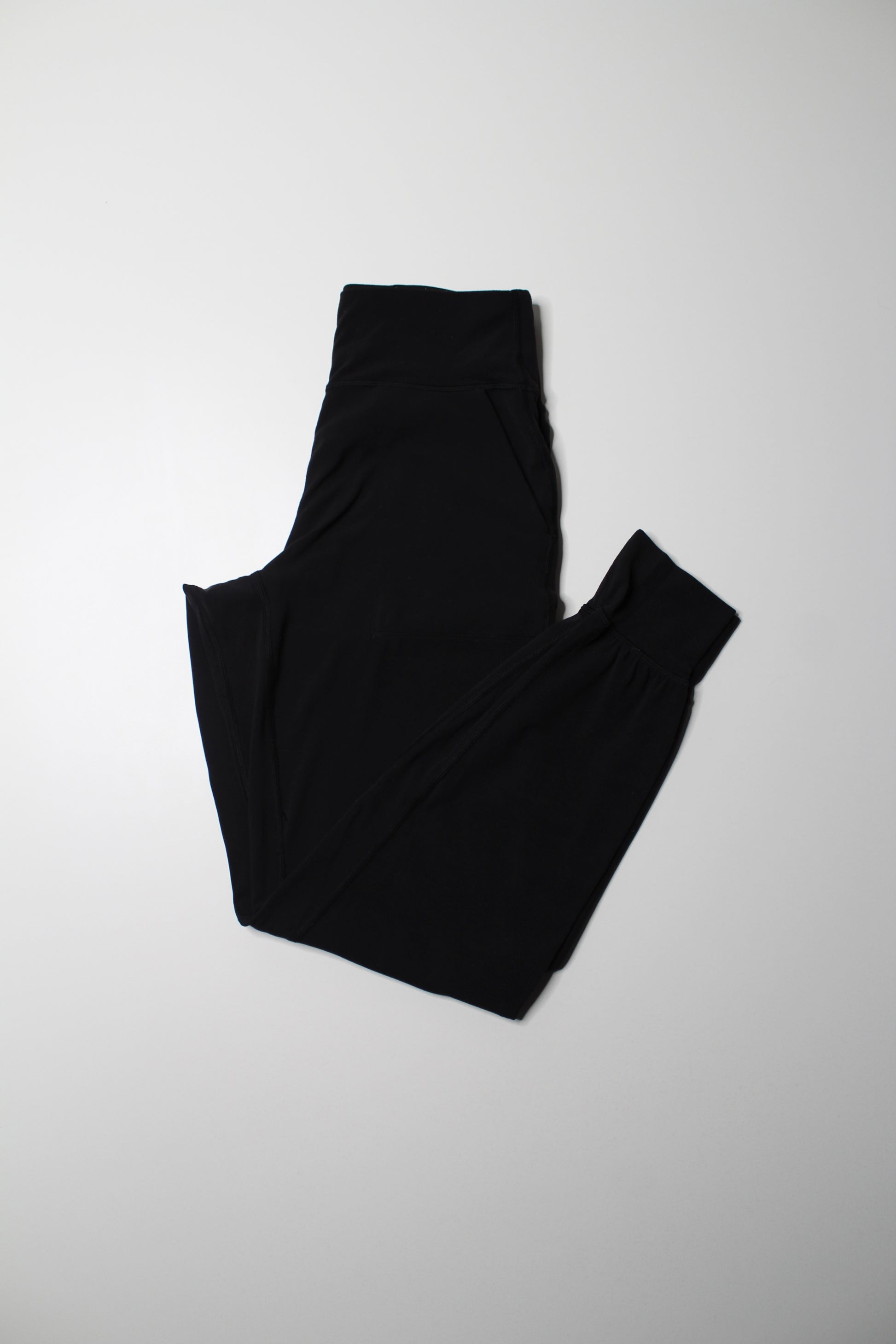 Lululemon black ‘align’ jogger, size 8