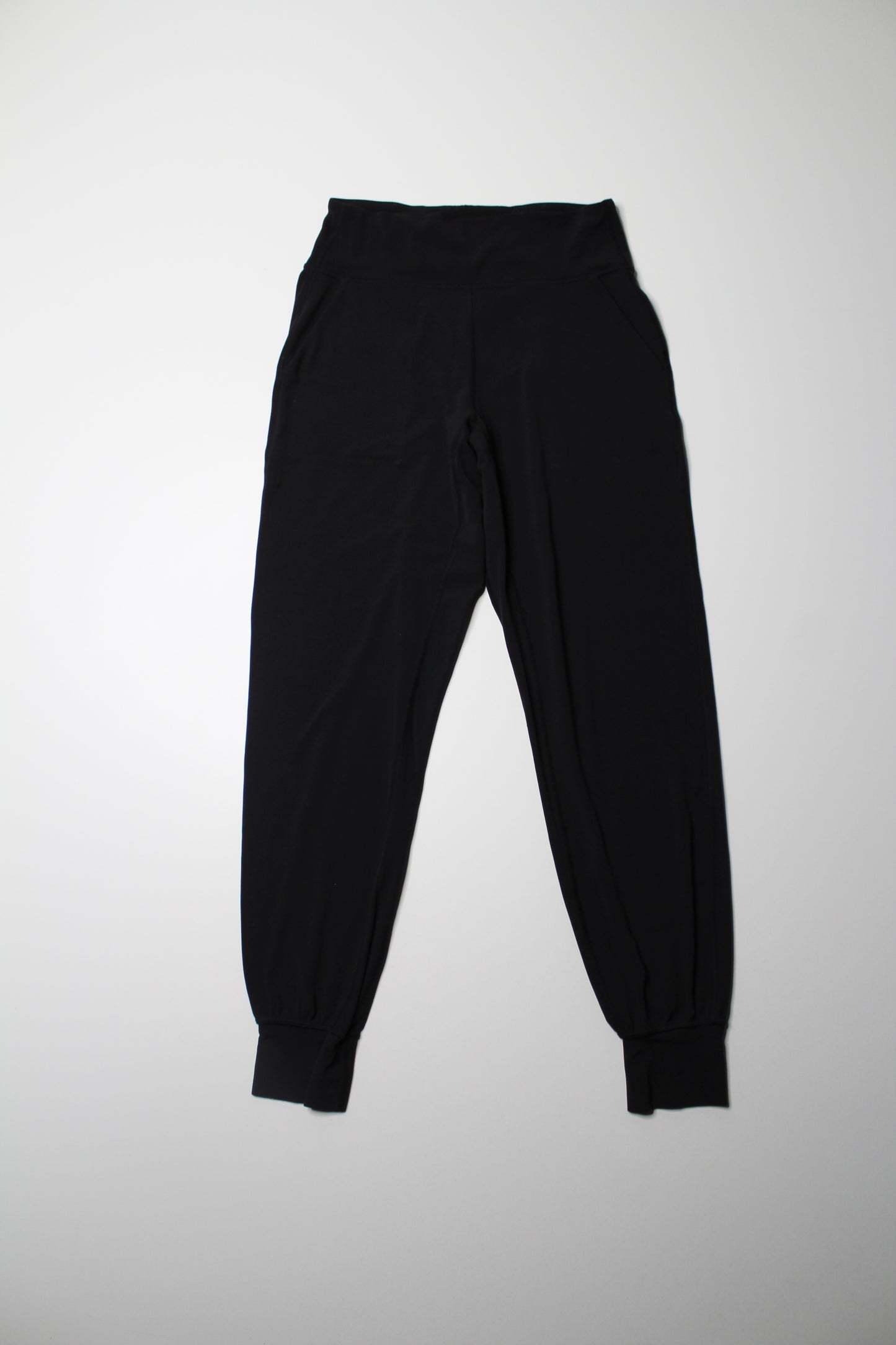 Lululemon black ‘align’ jogger, size 4