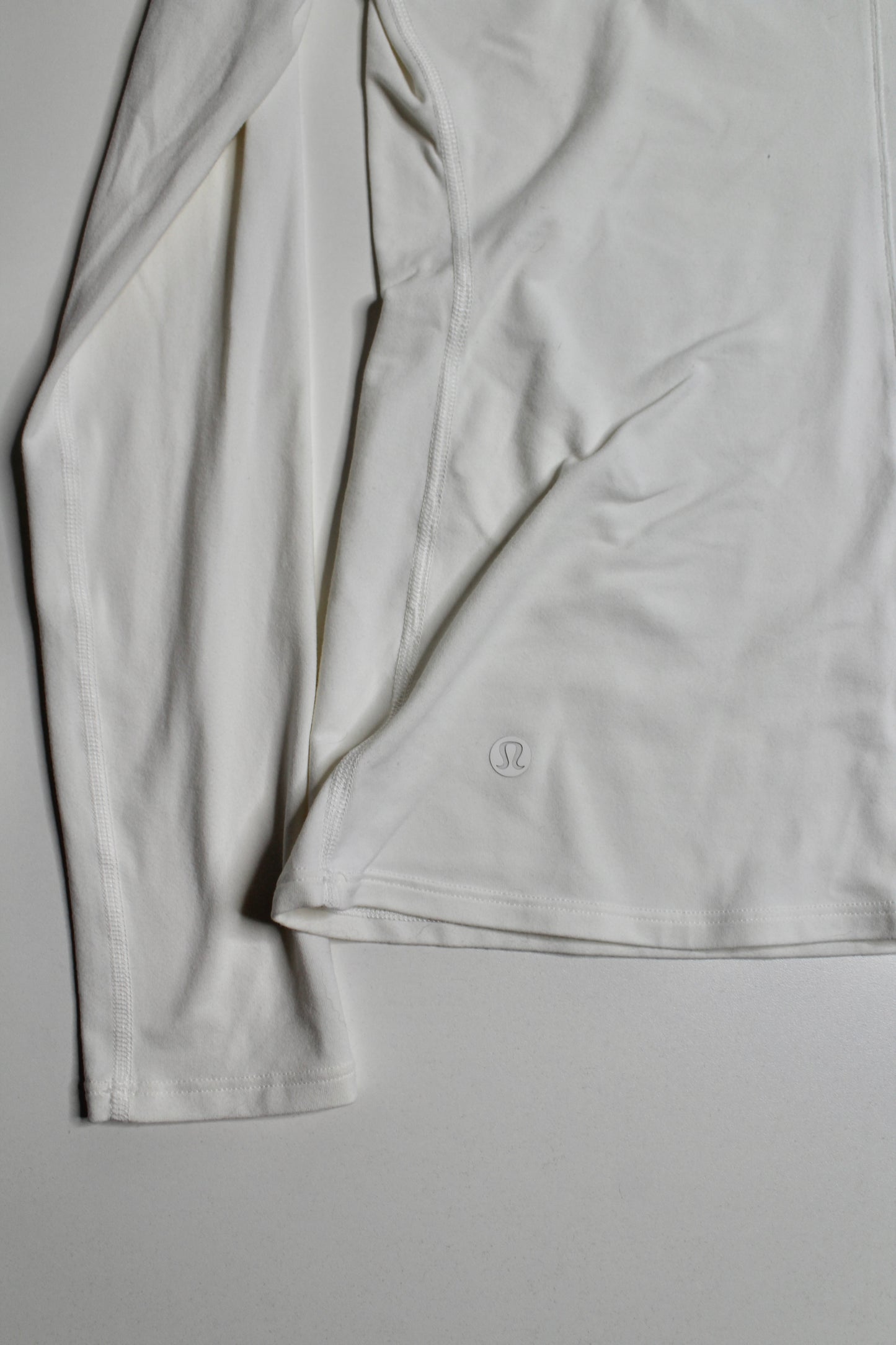 Lululemon white layer me turtleneck long sleeve, size 4 *rulu light