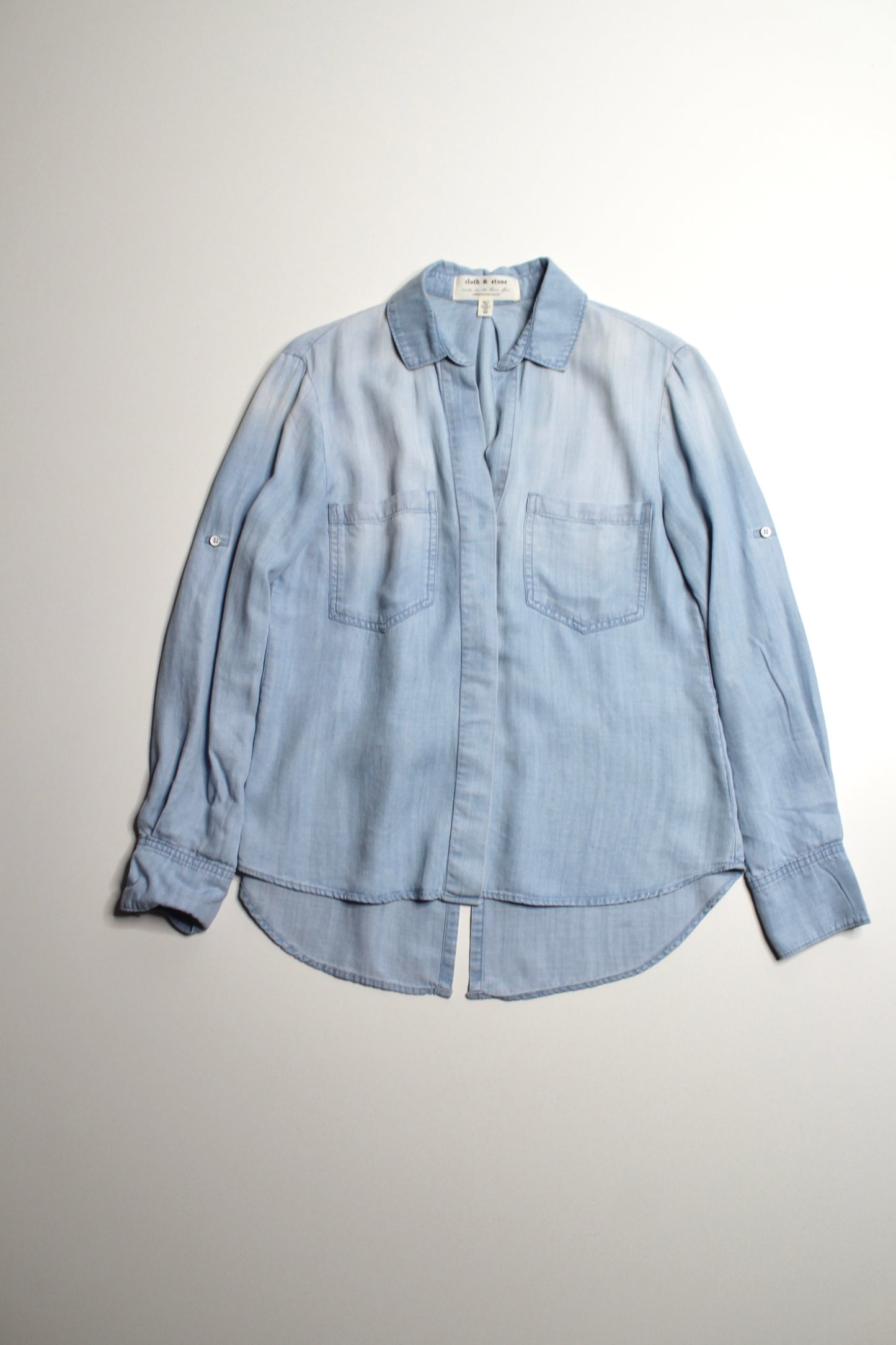 Anthropologie Cloth & Stone chambray tencel button down long sleeve, size xsmall (relaxed fit)