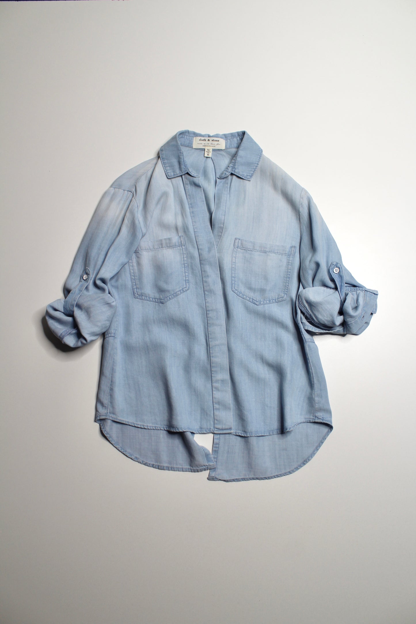 Anthropologie Cloth & Stone chambray tencel button down long sleeve, size xsmall (relaxed fit)