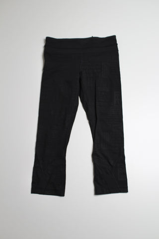 Lululemon classic manifesto embossed black run inspire crop, size 6 (21.5”) (additional 50% off)