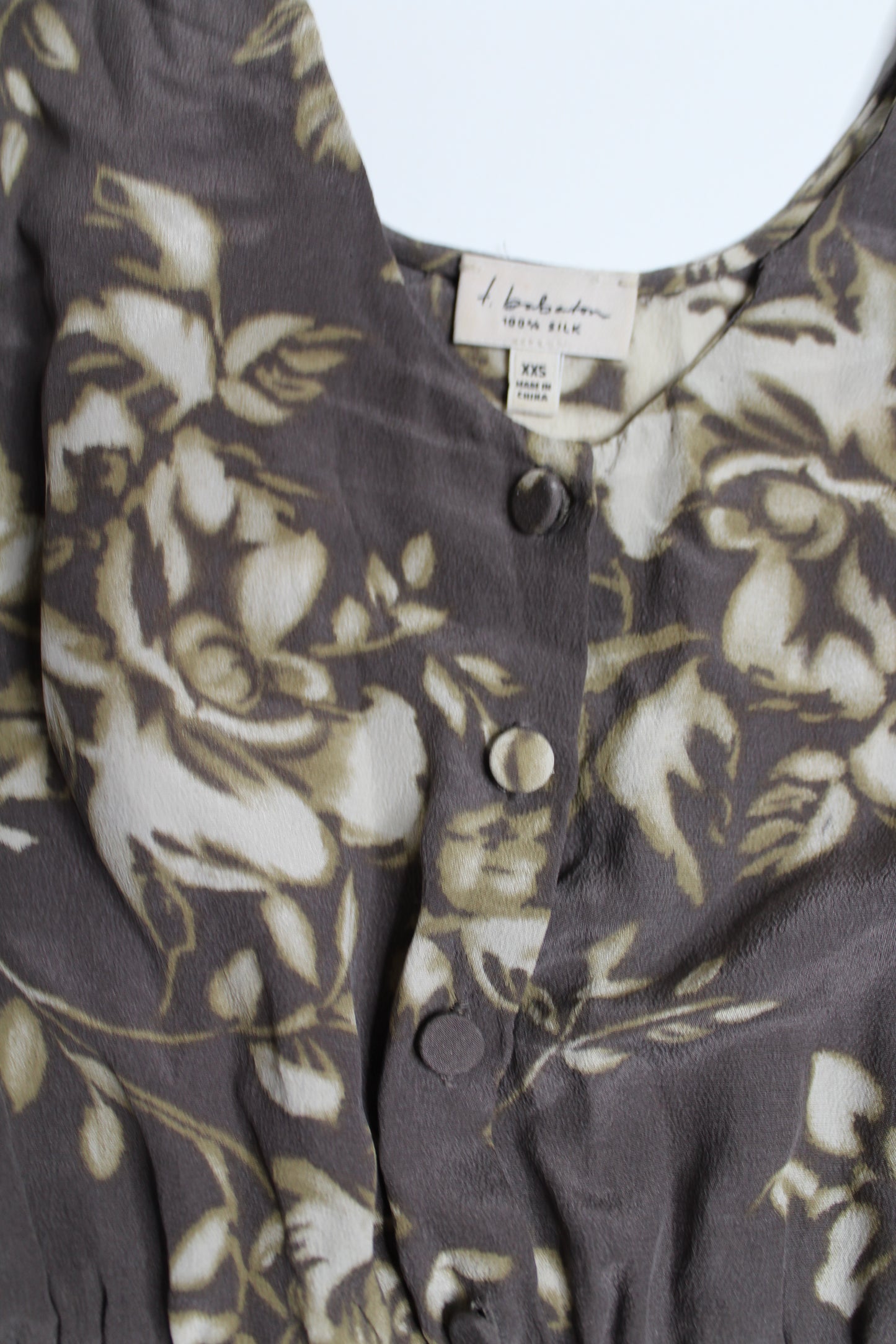 Aritzia T. Babaton silk sleeveless blouse, size xxs (price reduced: was $25)