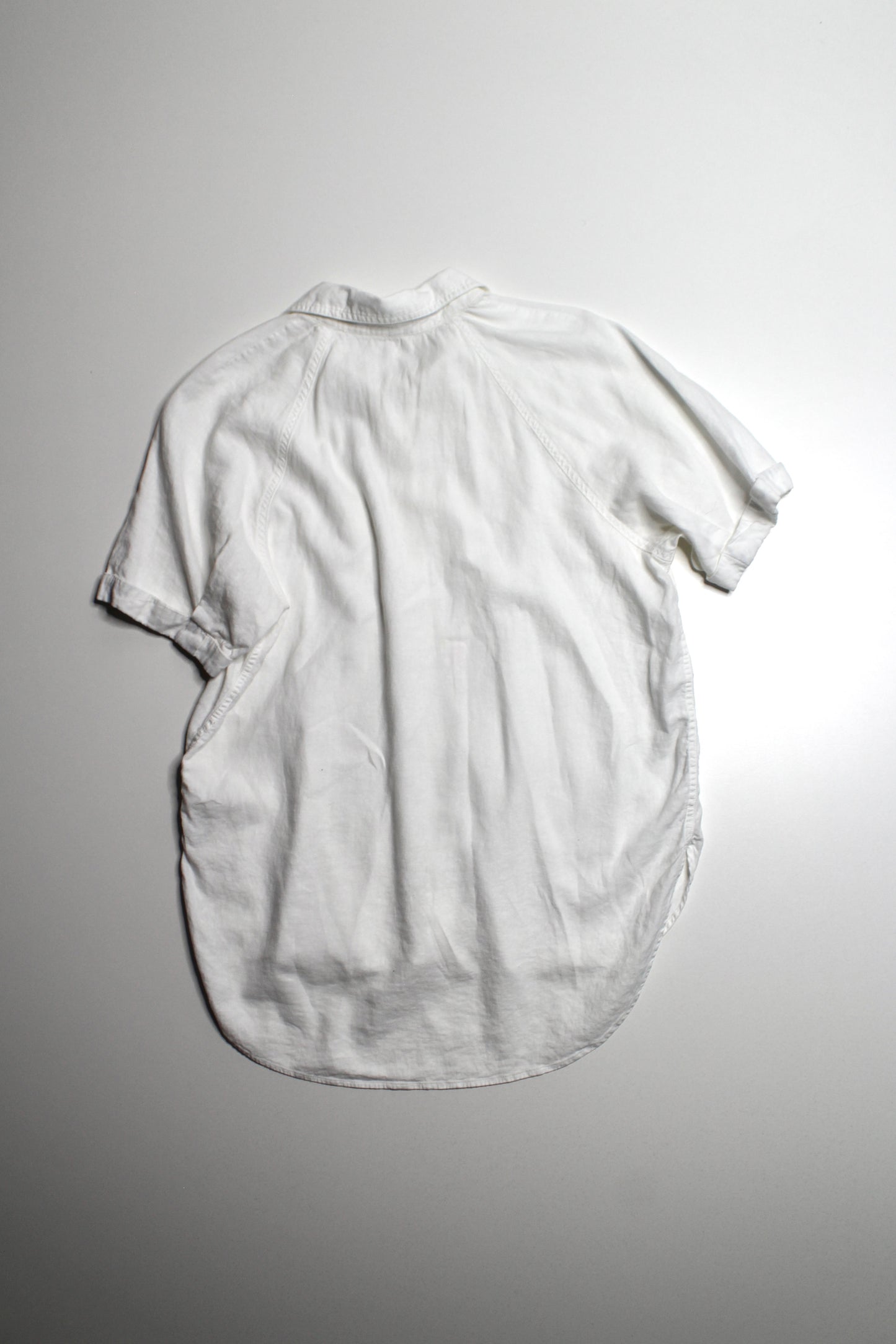 Aritzia Wilfred white button down short sleeve, size xs (relaxed fit)
