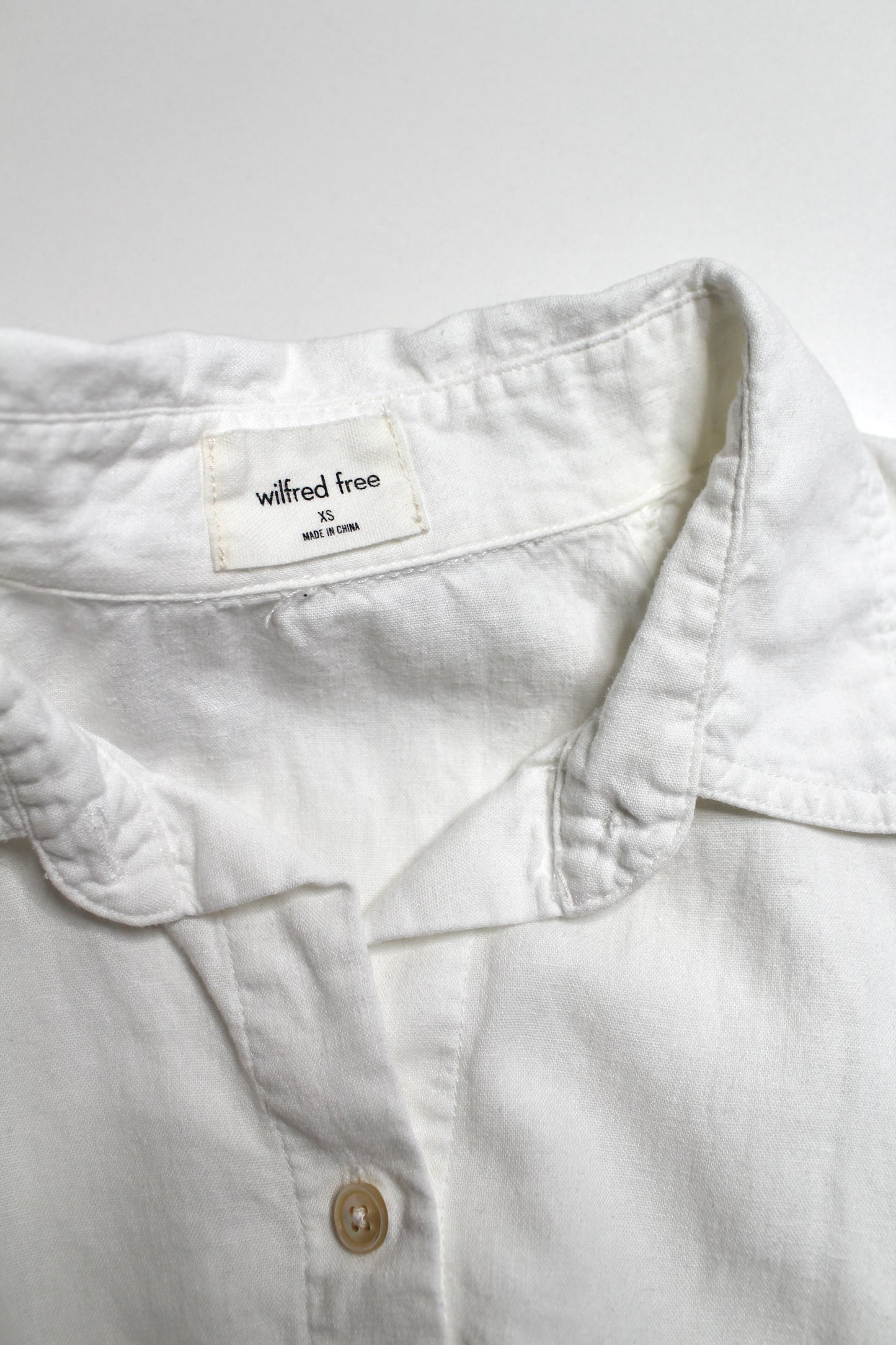 Aritzia Wilfred white button down short sleeve, size xs (relaxed fit)
