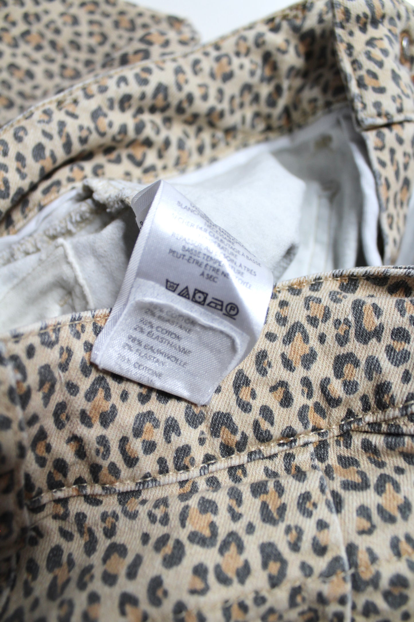 Anthropologie Pilcro cheetah print straight leg jeans, no size. Fits like 27/28 (sale: was $48)