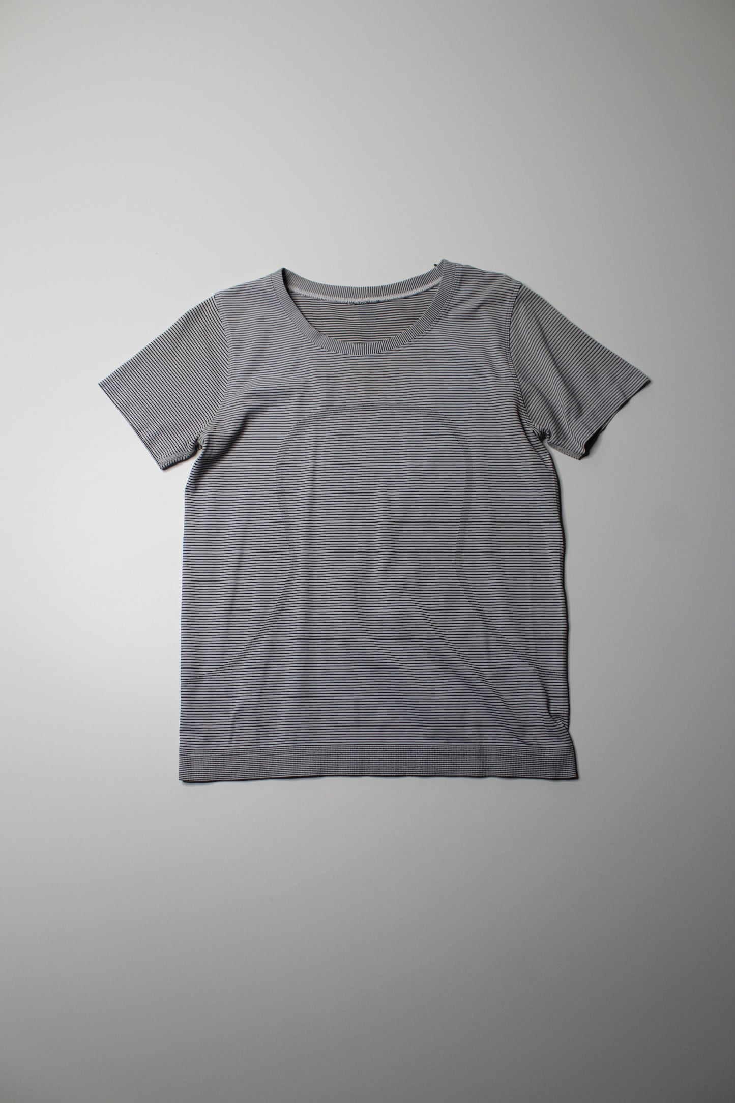 Lululemon striped ‘breeze by' short sleeve, size 6 (relaxed fit)