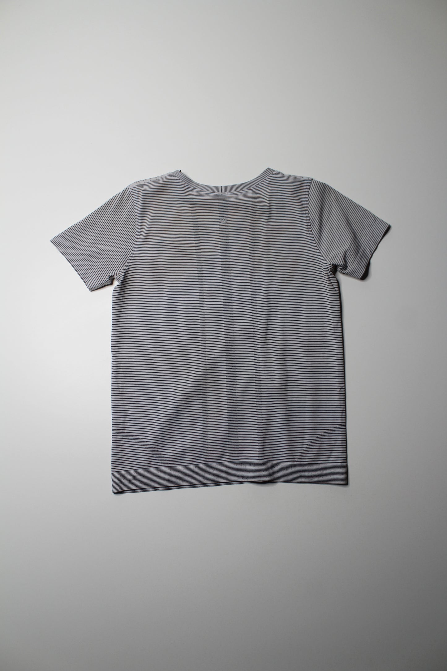 Lululemon striped ‘breeze by' short sleeve, size 6 (relaxed fit)