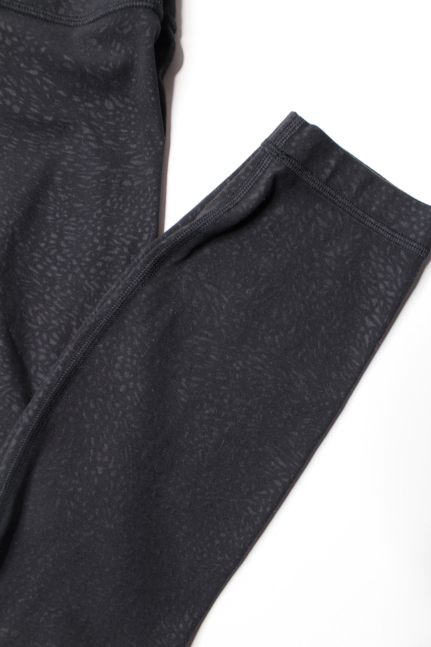 Lululemon polar shift emboss black ‘align’ legging, size 4 (25”)