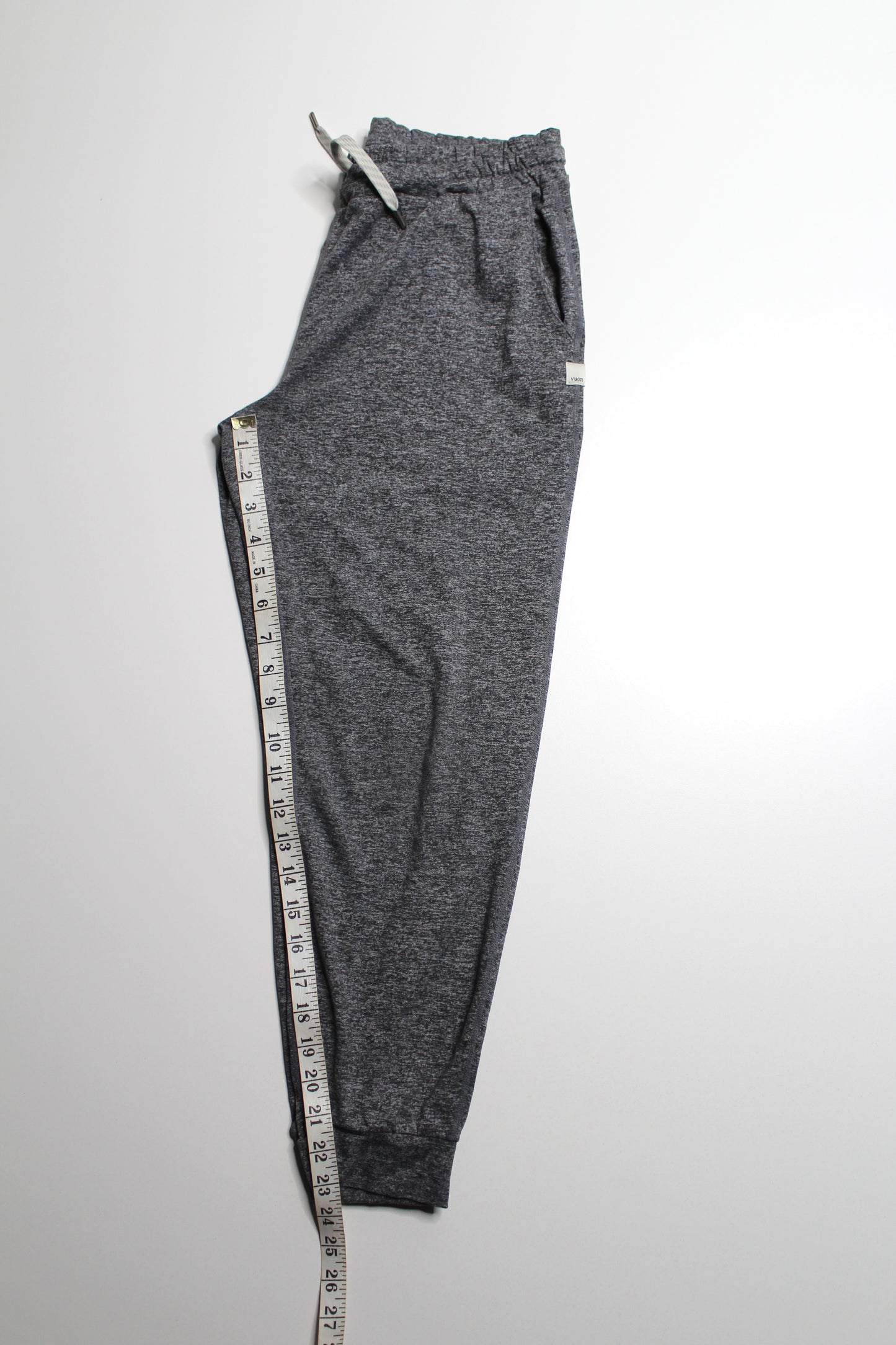 Vuori heathered grey cropped jogger, no size. Fits like small (relaxed fit)