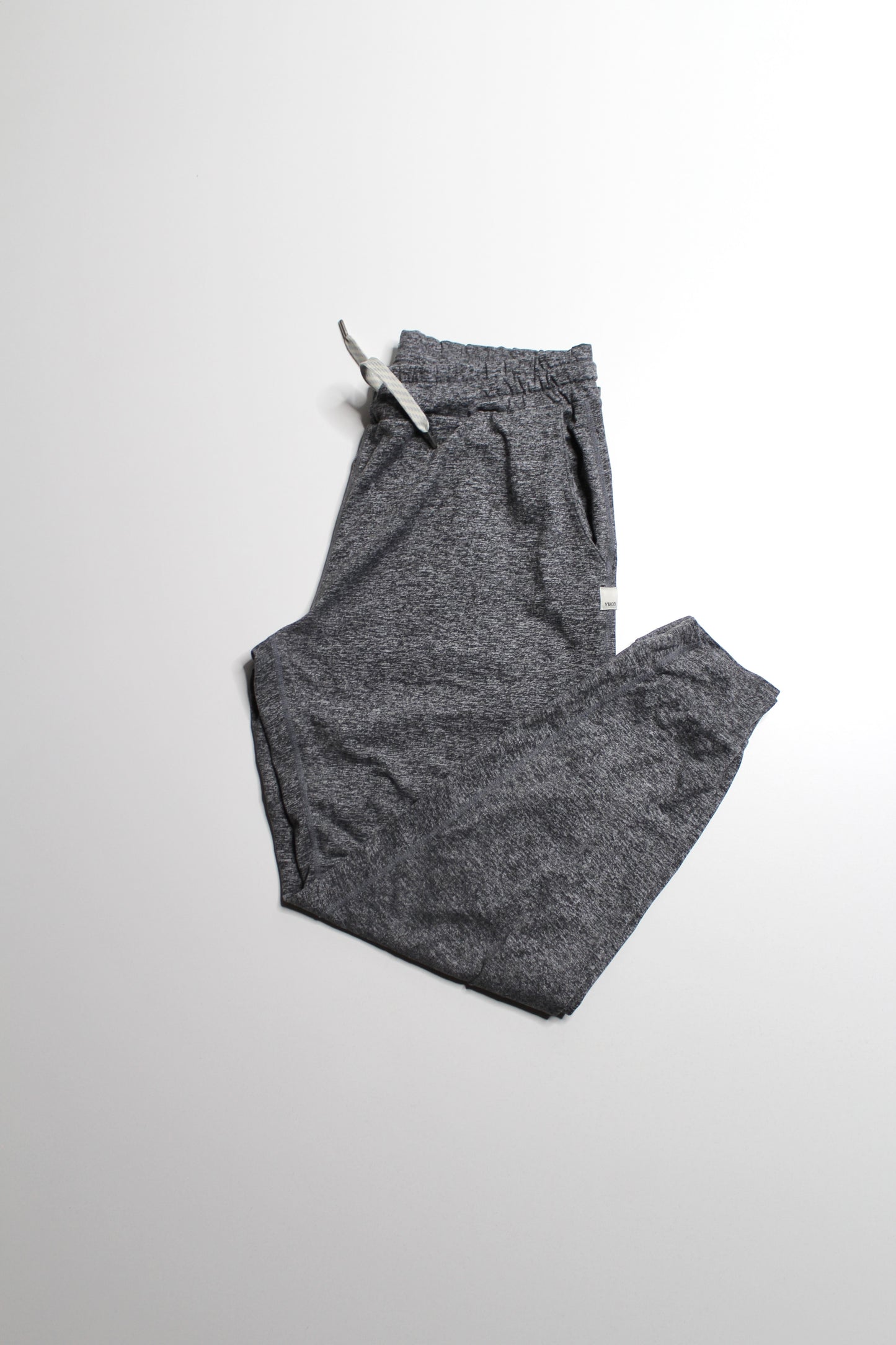 Vuori heathered grey cropped jogger, no size. Fits like small (relaxed fit)