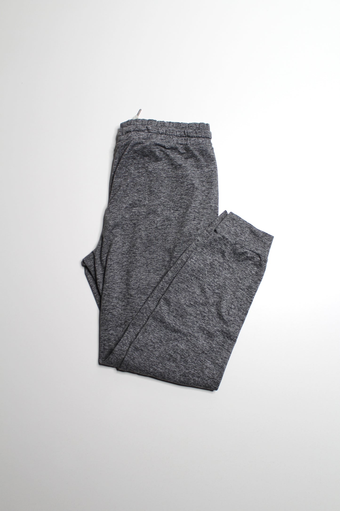 Vuori heathered grey cropped jogger, no size. Fits like small (relaxed fit)
