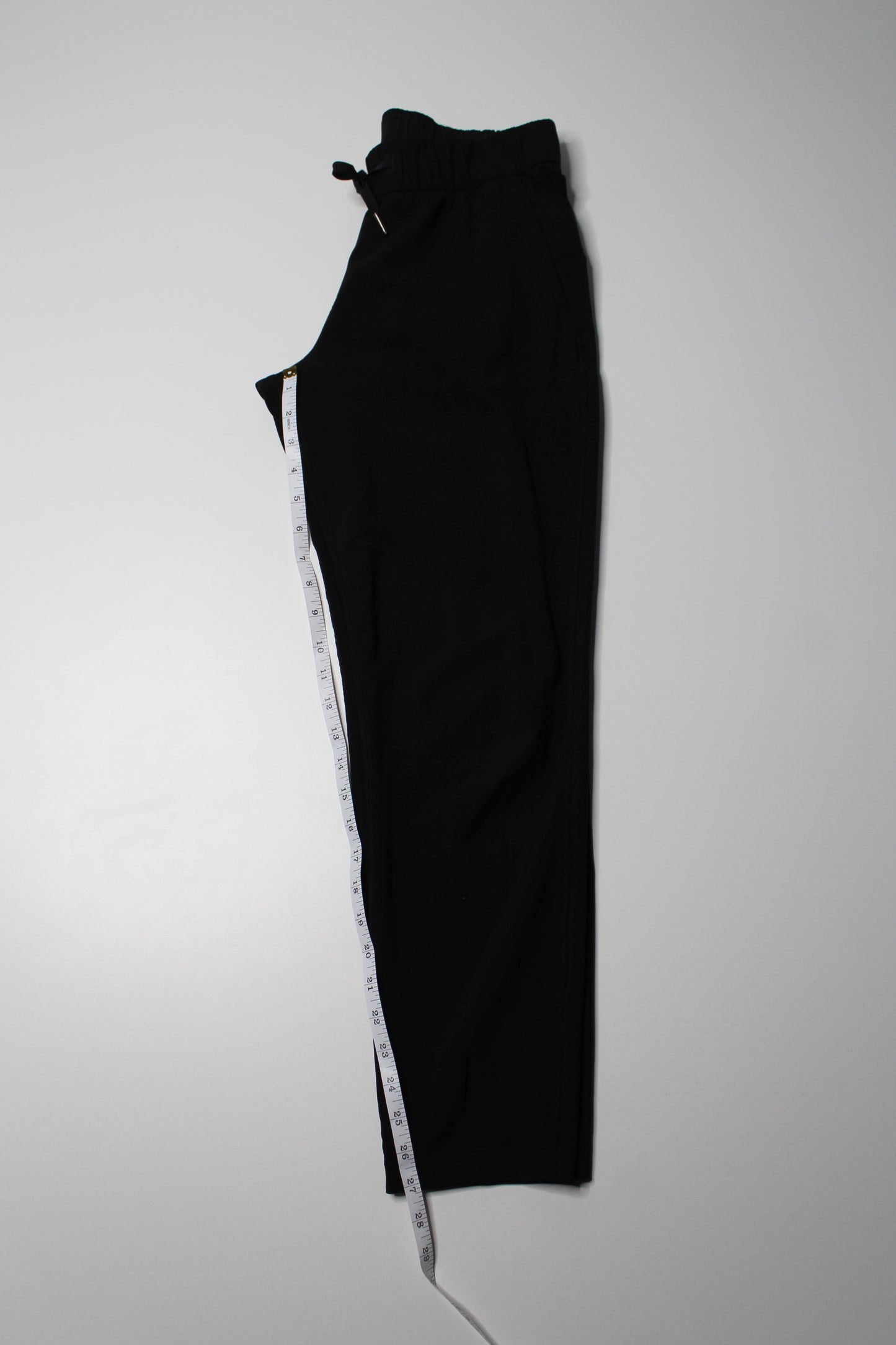 Lululemon black ‘on the fly’ pant, size 10 (27") *woven