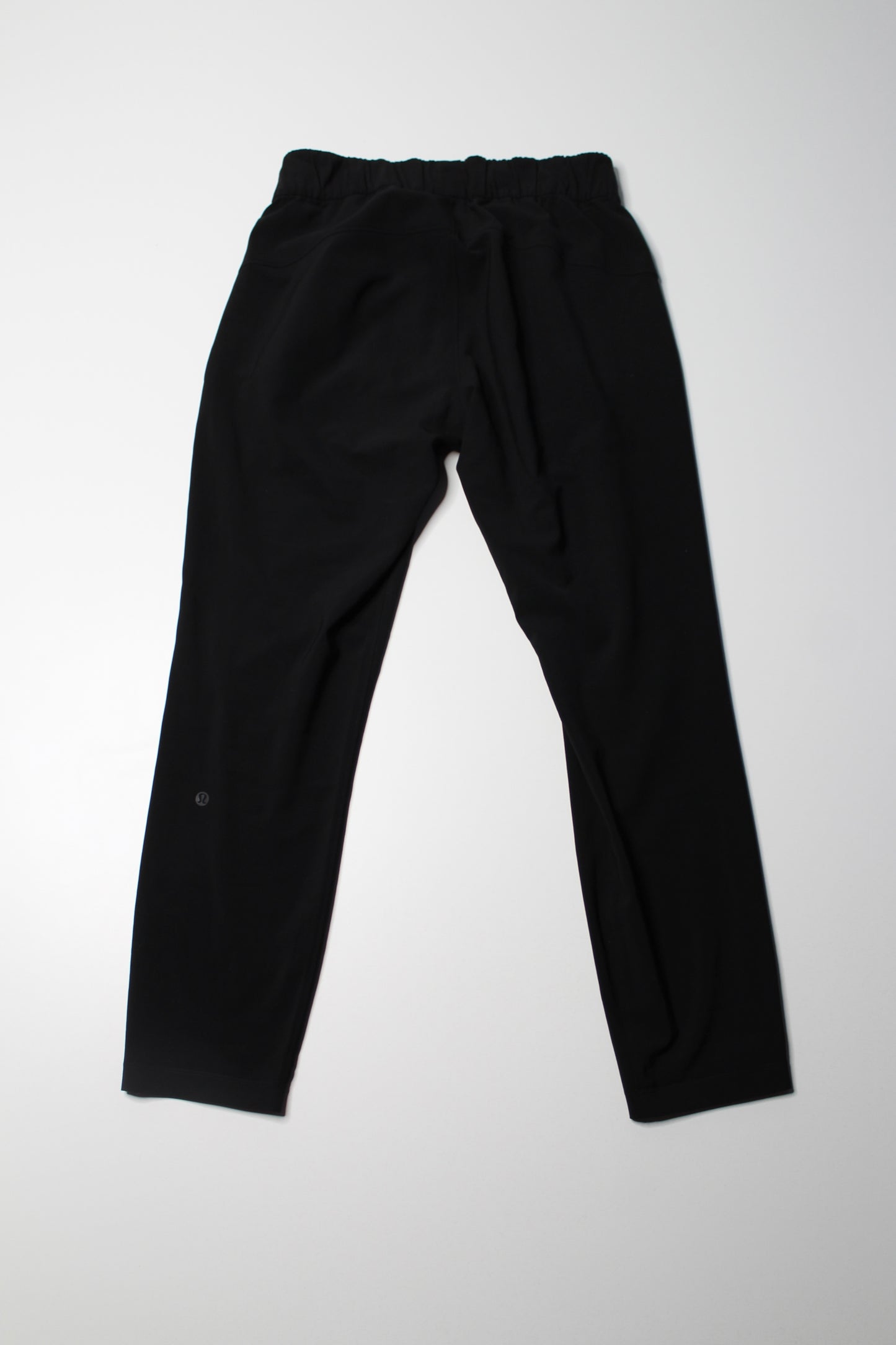 Lululemon black ‘on the fly’ pant, size 10 (27") *woven