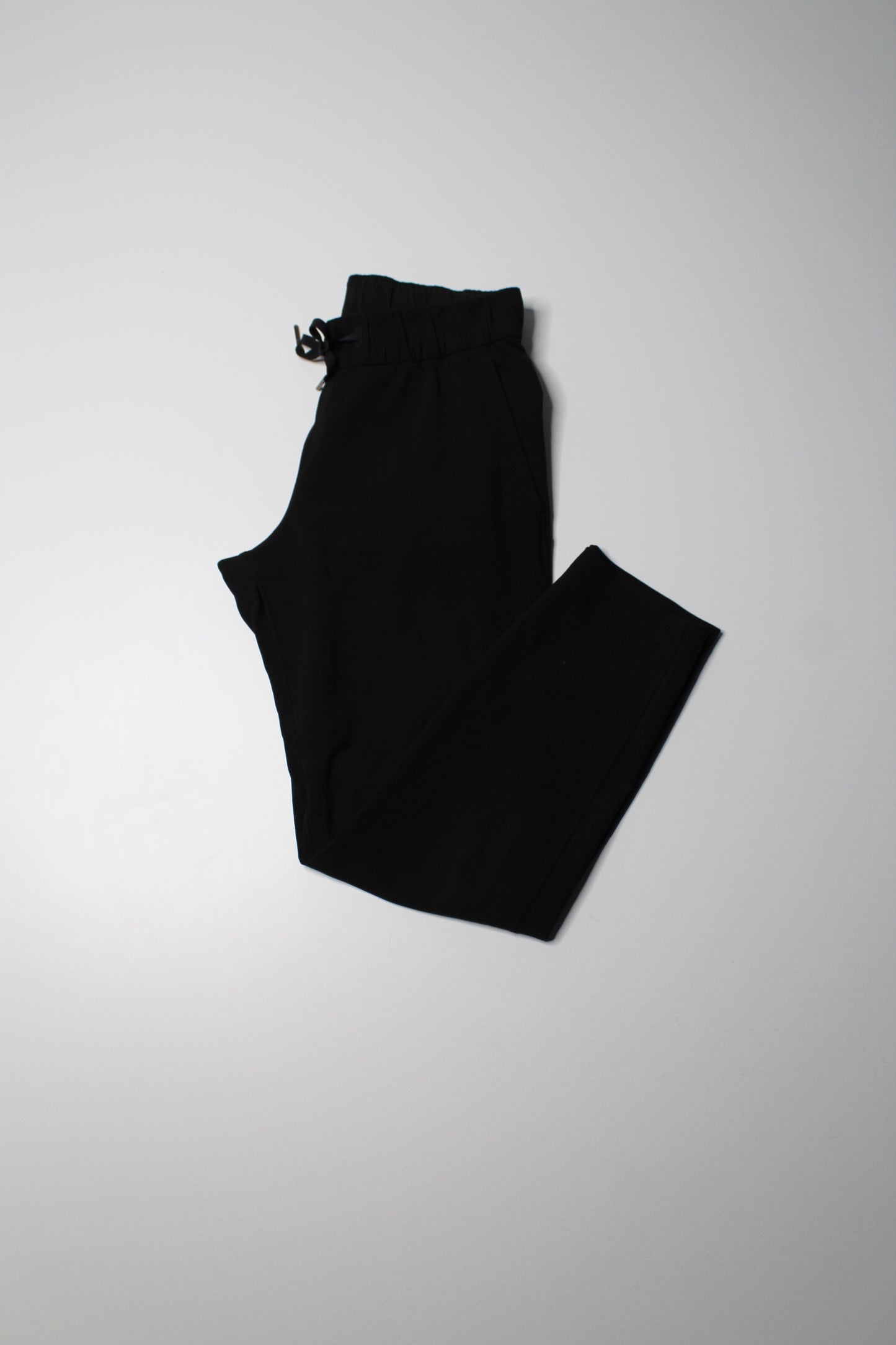 Lululemon black ‘on the fly’ pant, size 10 (27") *woven
