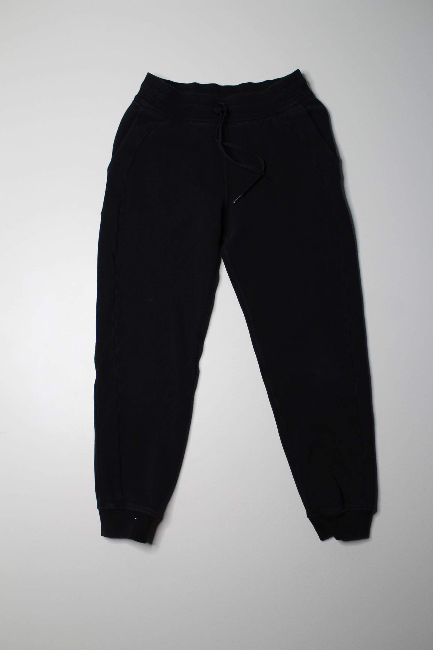 Lululemon black ‘scuba’ jogger, size 6 (28”)