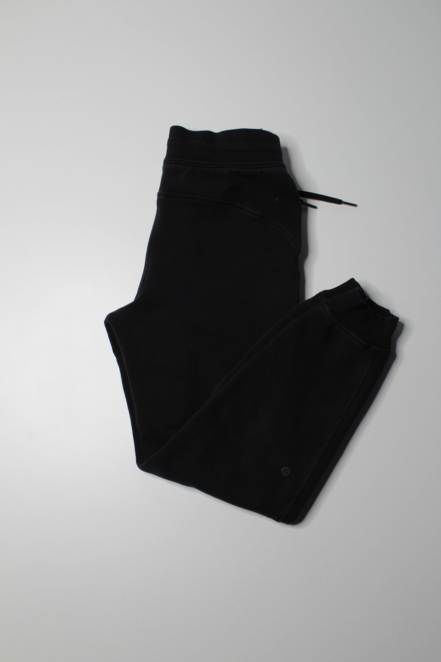 Lululemon black ‘scuba’ jogger, size 6 (28”)