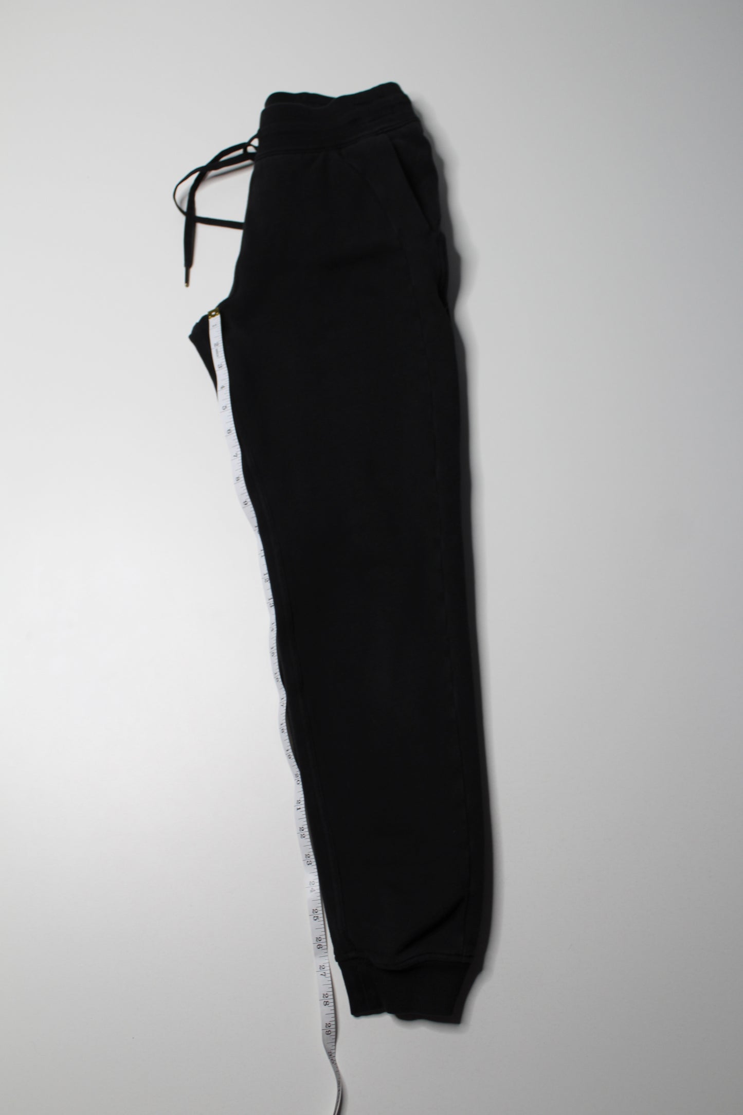 Lululemon black ‘scuba’ jogger, size 6 (28”)