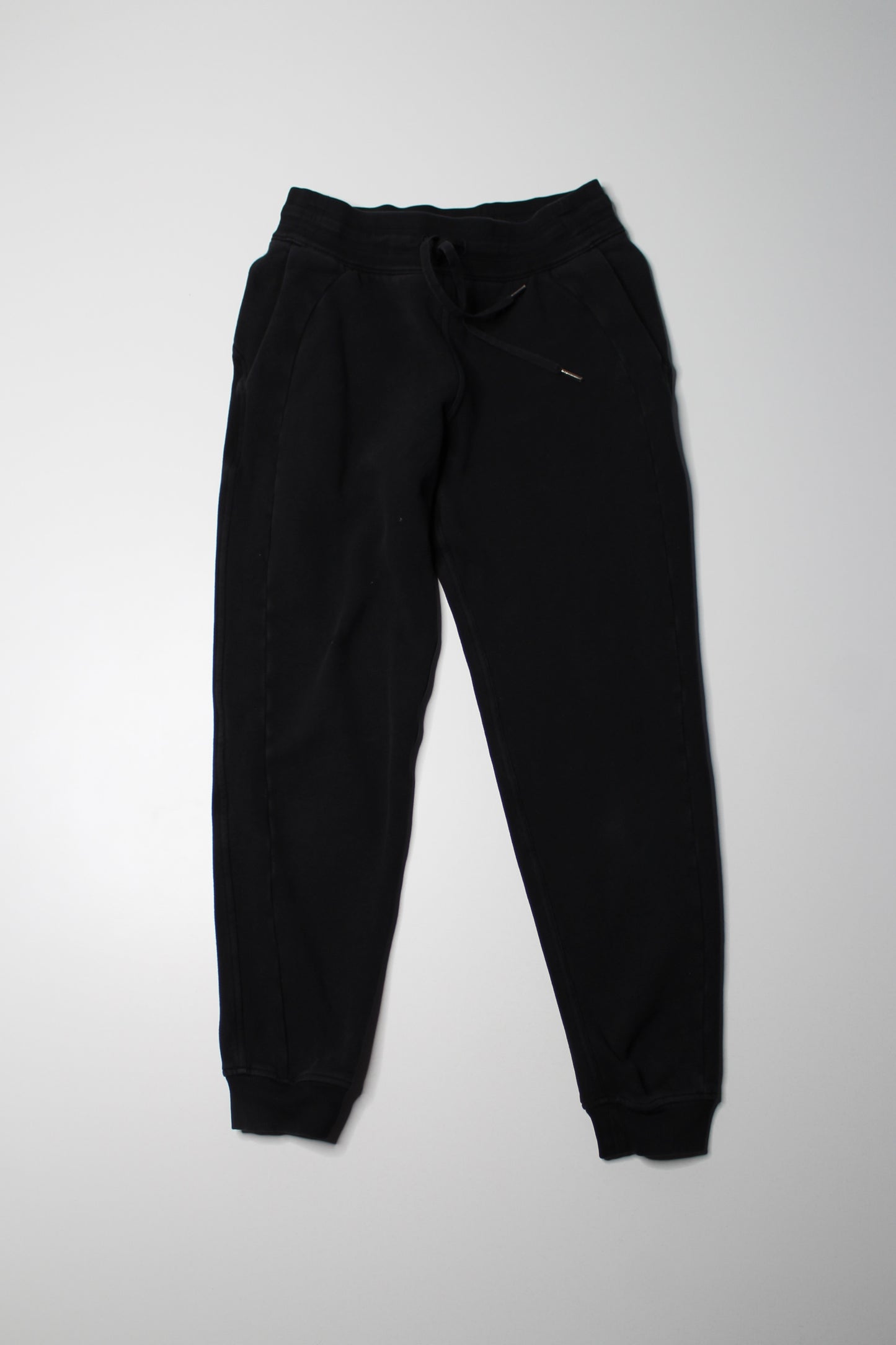 Lululemon black ‘scuba’ jogger, size 6 (28”)