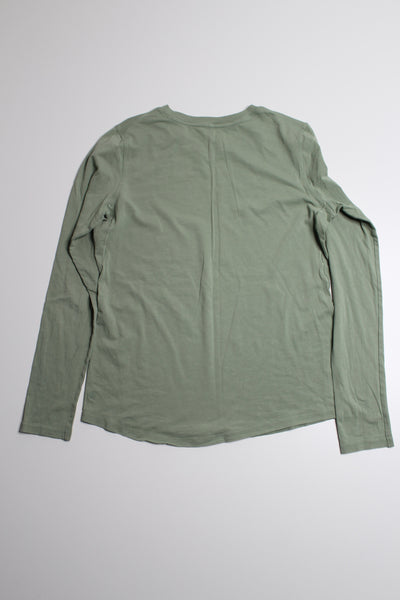 Lululemon willow green ever ready long sleeve, no size. Fits like 6