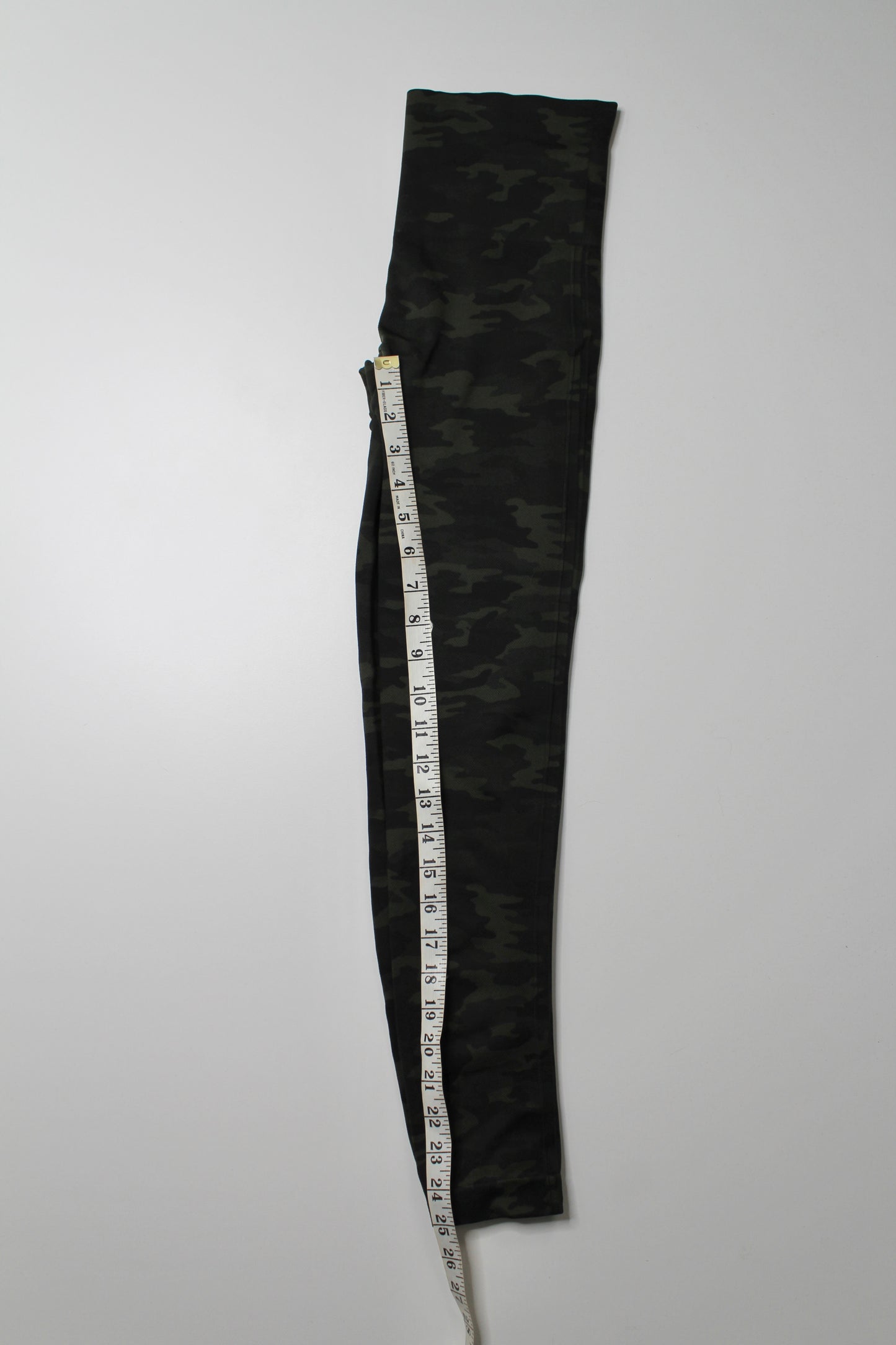 Spanx green camo seamless leggings, size small