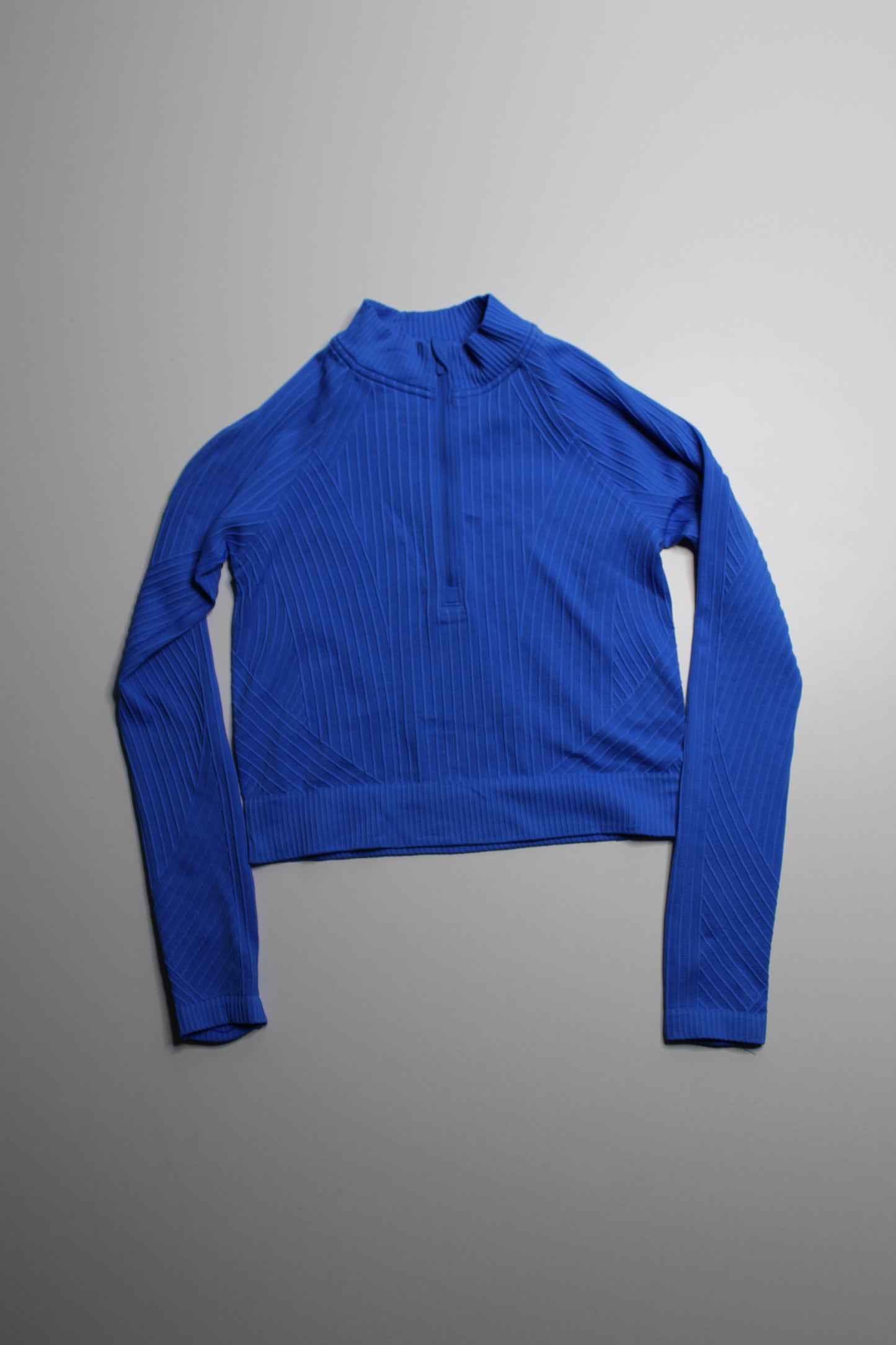 Lululemon blue 1/4 zip long sleeve, no size , fits like small (4/6)