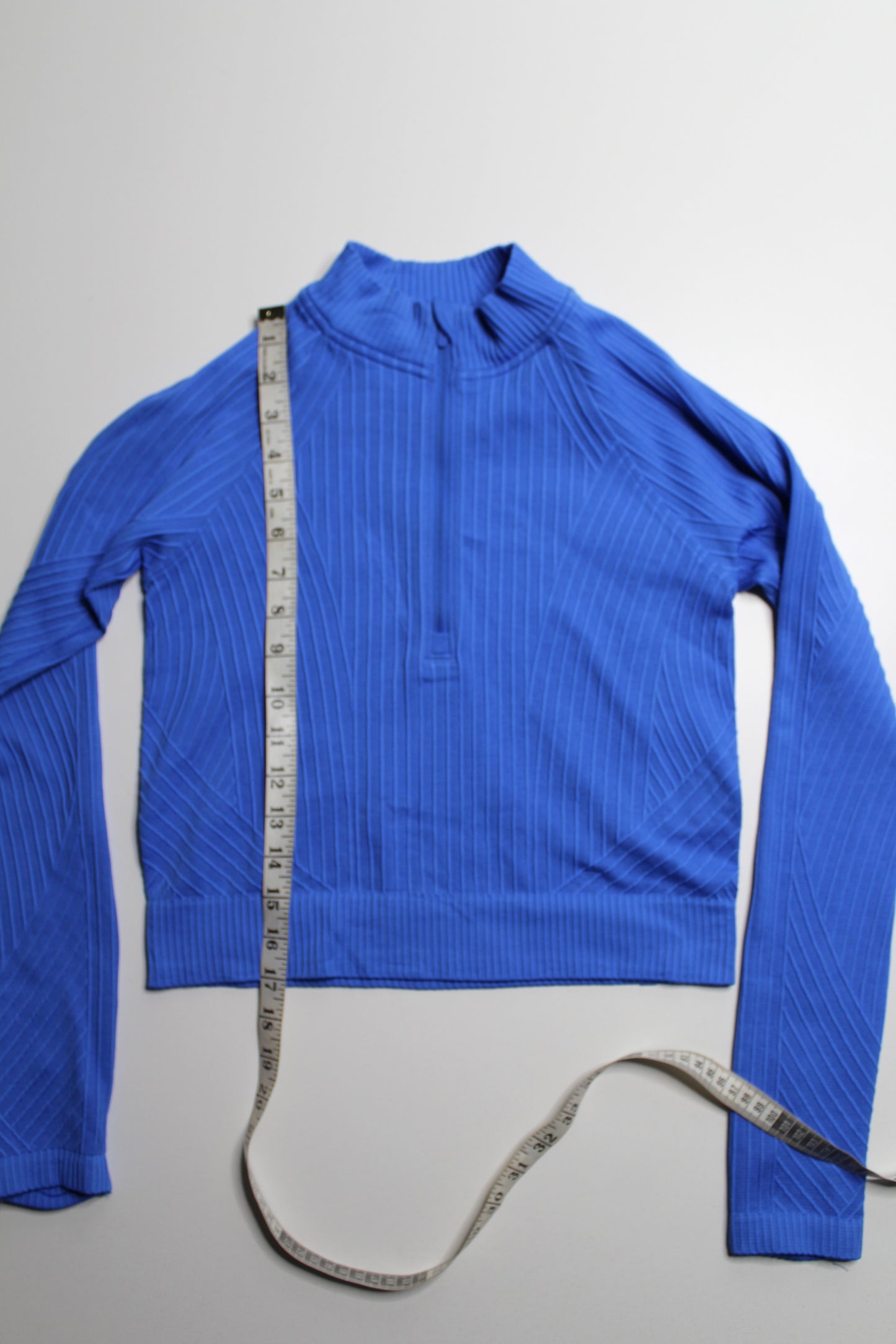 Lululemon blue 1/4 zip long sleeve, no size , fits like small (4/6)