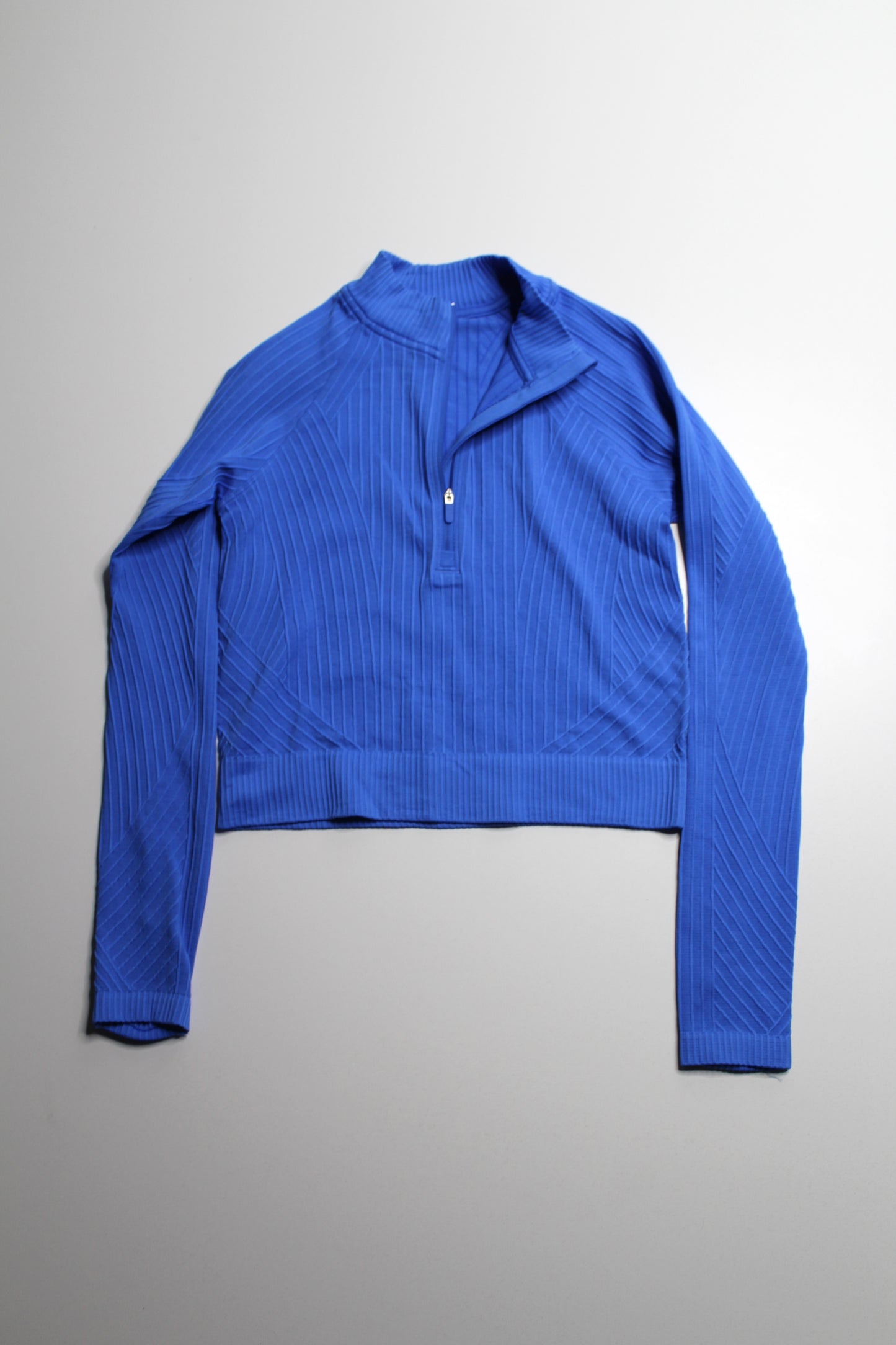 Lululemon blue 1/4 zip long sleeve, no size , fits like small (4/6)