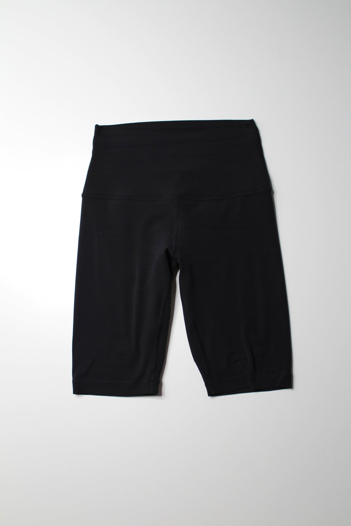 Lululemon black ‘align’ shorts, size 6 (10")