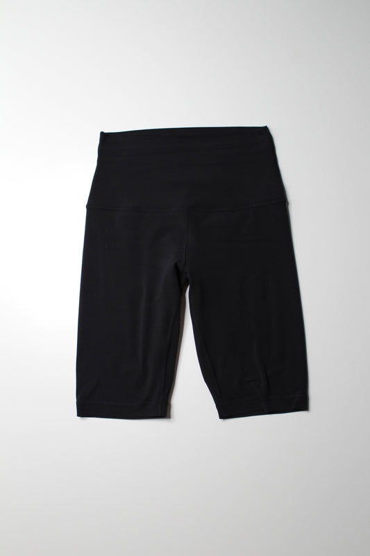 Lululemon black ‘align’ shorts, size 6 (10")