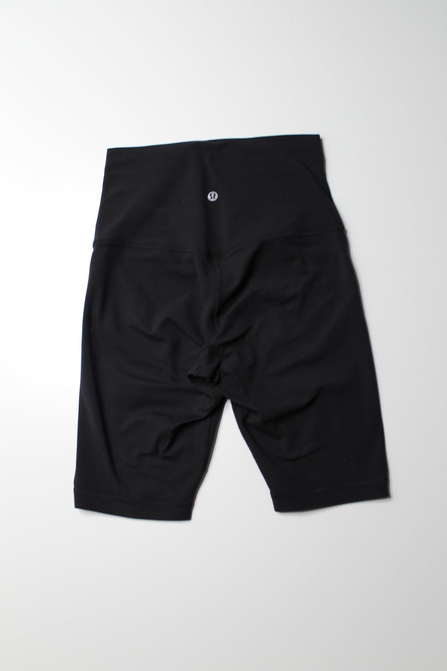 Lululemon black ‘align’ shorts, size 6 (10")