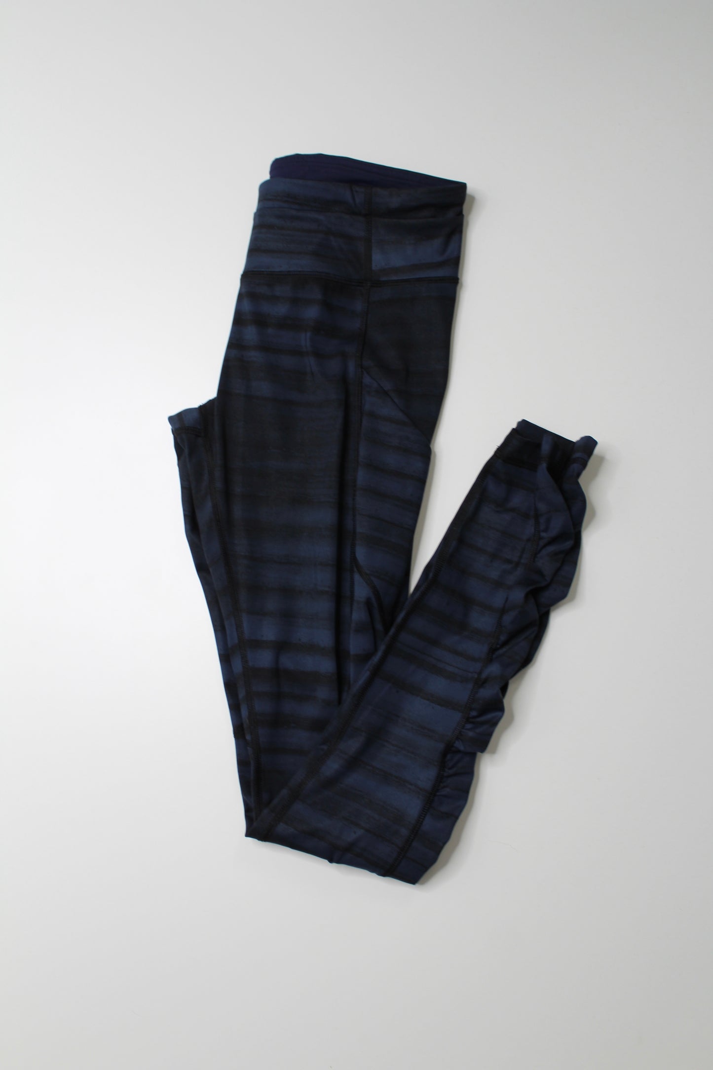 Lululemon blue/black pattern speed tight, size 6 (additional 50% off)