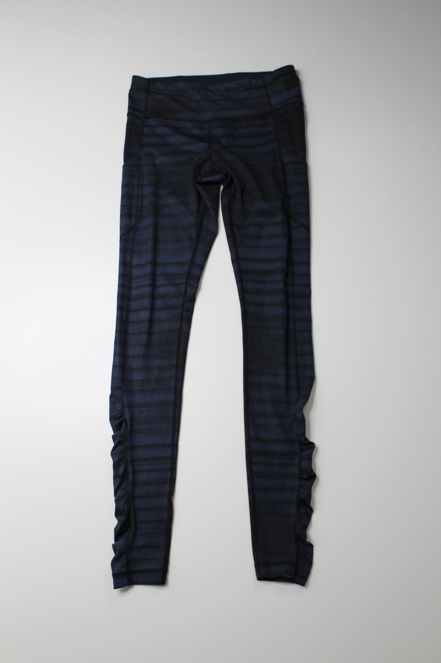 Lululemon blue/black pattern speed tight, size 6 (additional 50% off)