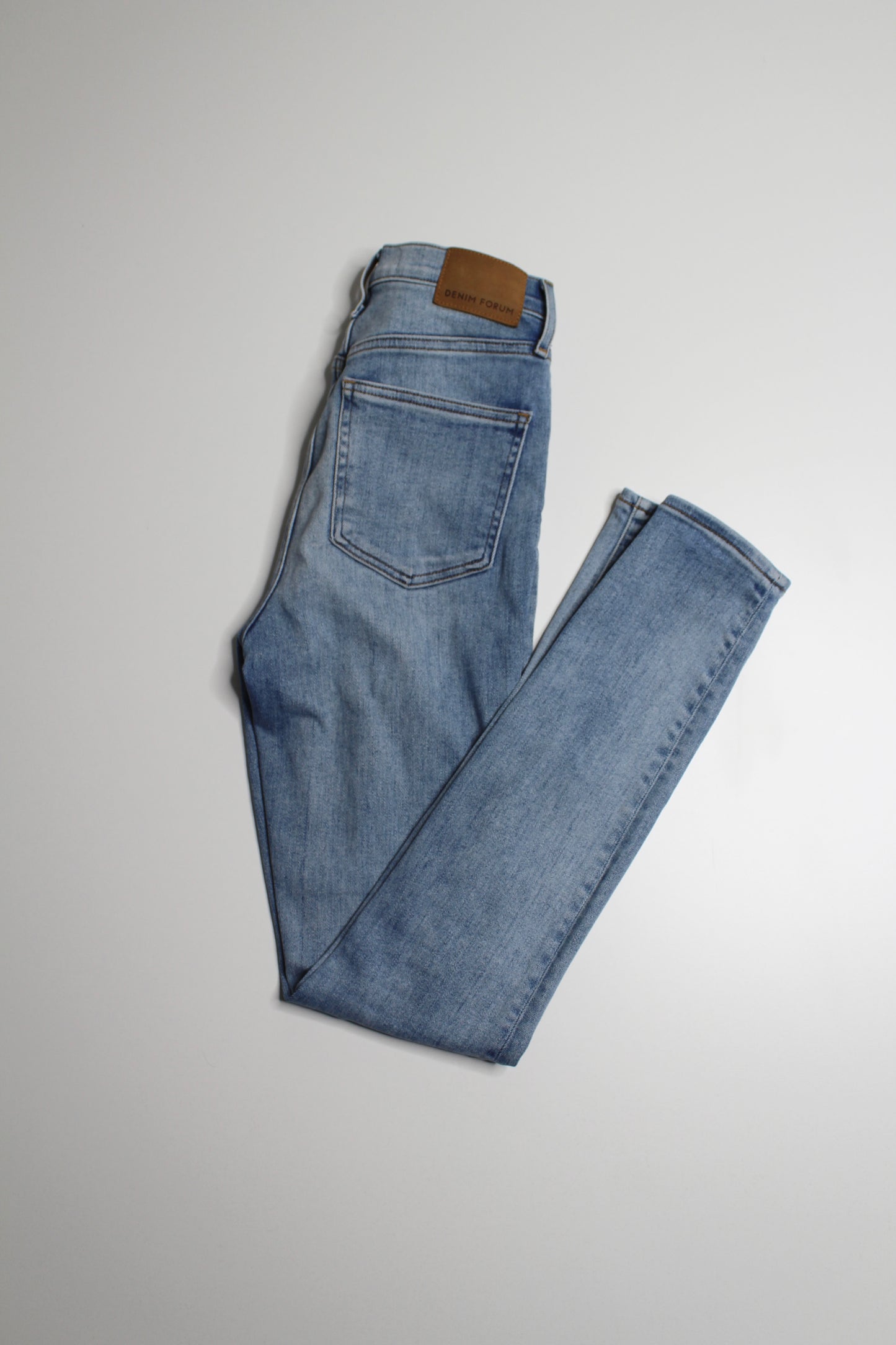 Aritzia Denim Forum Lola high rise skinny jeans, size 25 (30L) (additional 20% off)