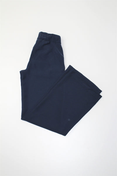 Lululemon true navy ‘on the fly’ pant, size 4 (30") *wide leg