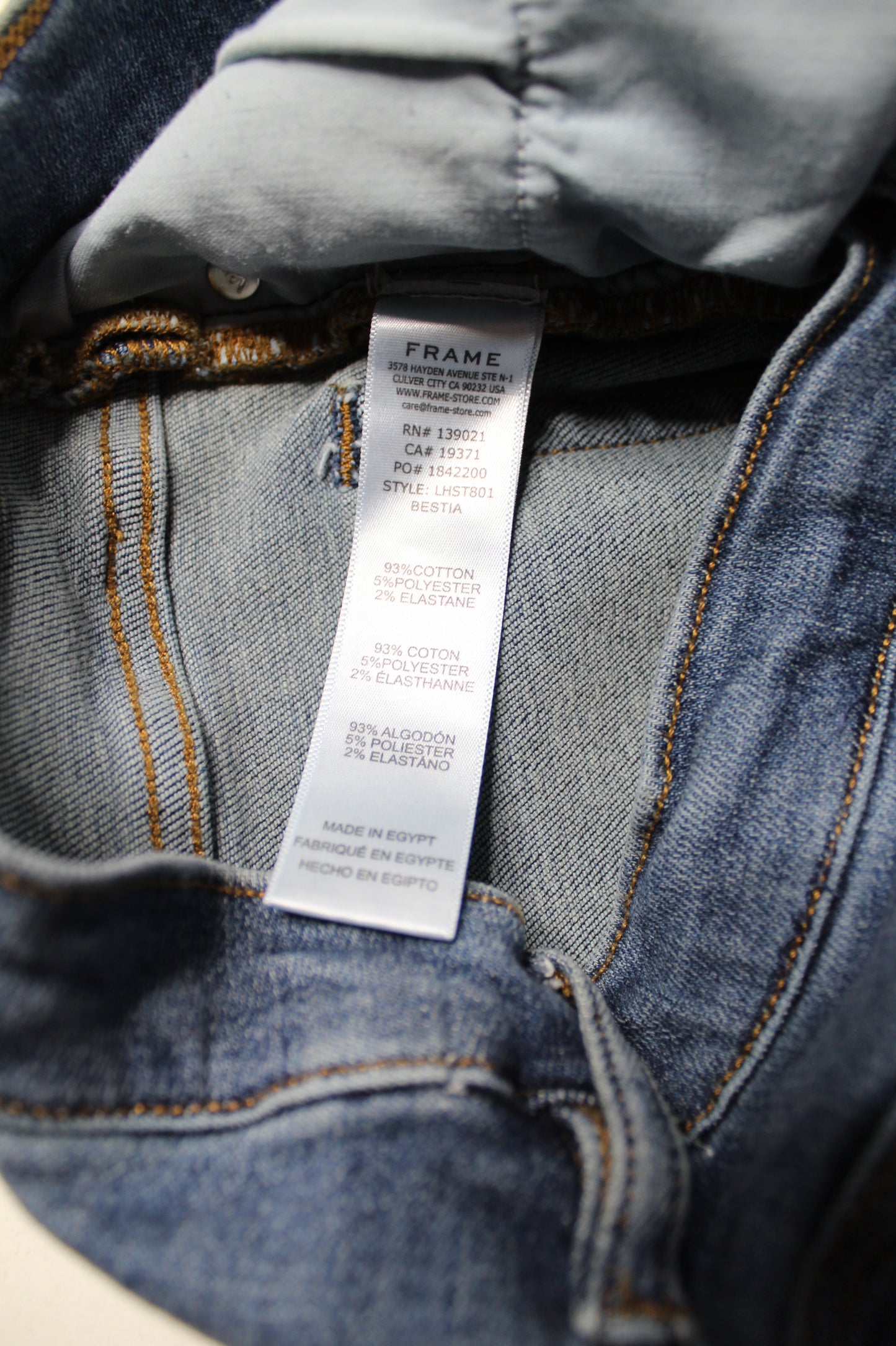 Frame dark wash ‘le high straight’ jeans, size 29 (26”)