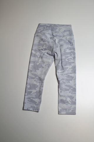 Lululemon incognito camo jacquard alpine white starlight 'wunder under' high rise crop, size 8 (High-Rise) *Luxtreme 21"